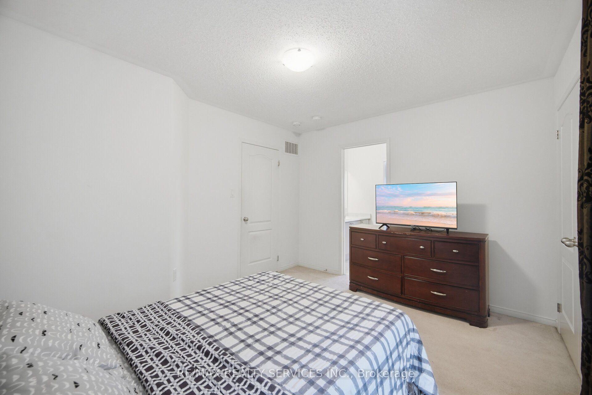 Photo 31 of 1736 Douglas Langtree Drive, Oshawa, Taunton — HOMEH