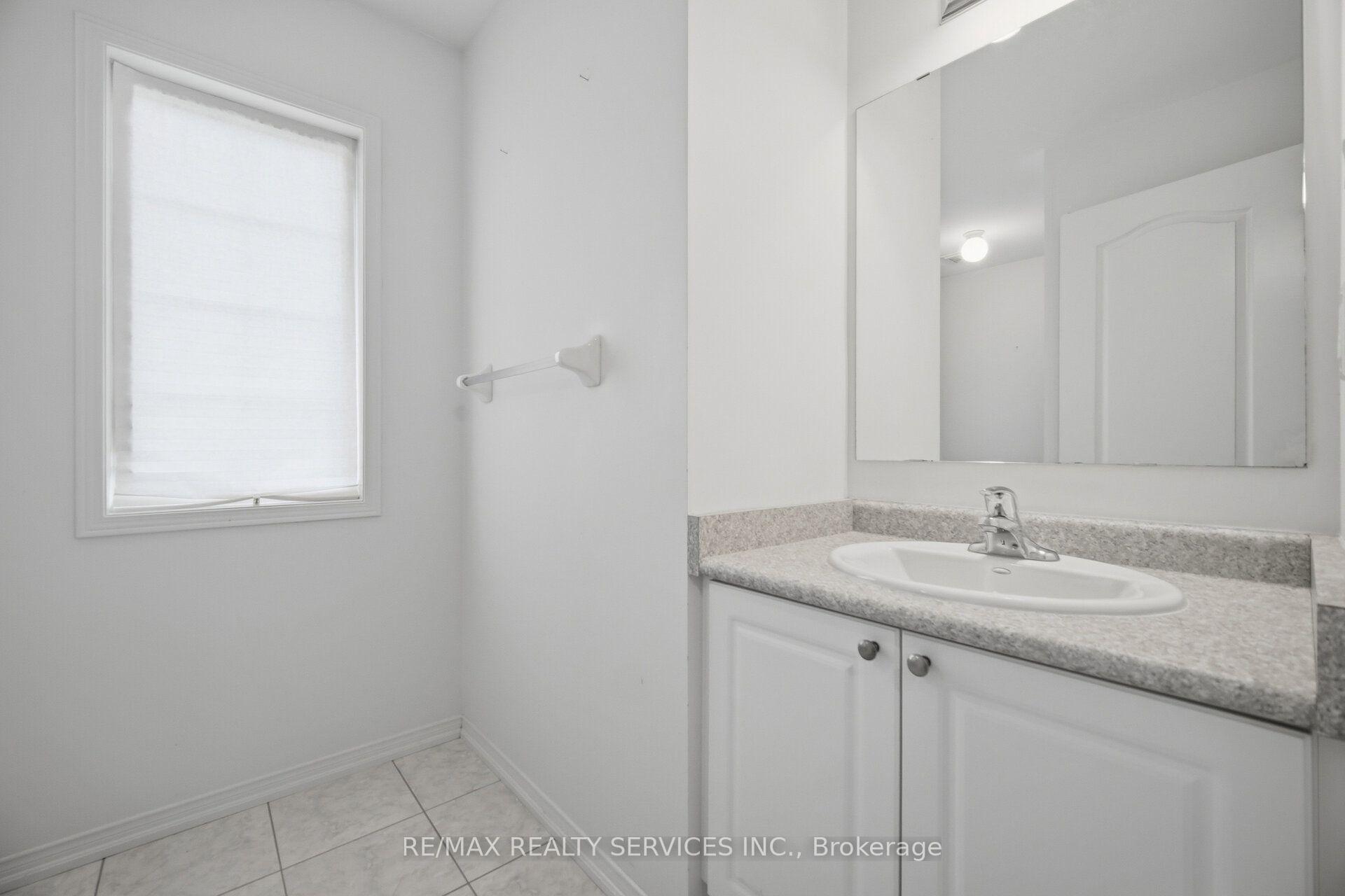 Photo 35 of 1736 Douglas Langtree Drive, Oshawa, Taunton — HOMEH