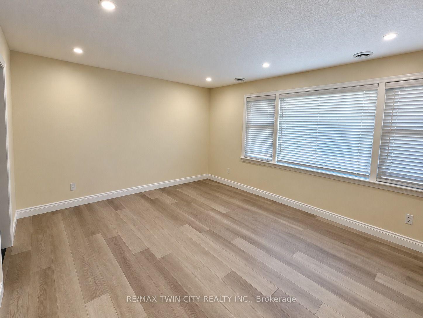 Photo 2 of 433 Connaught Street, Kitchener, Fairview/Kingsdale — HOMEH