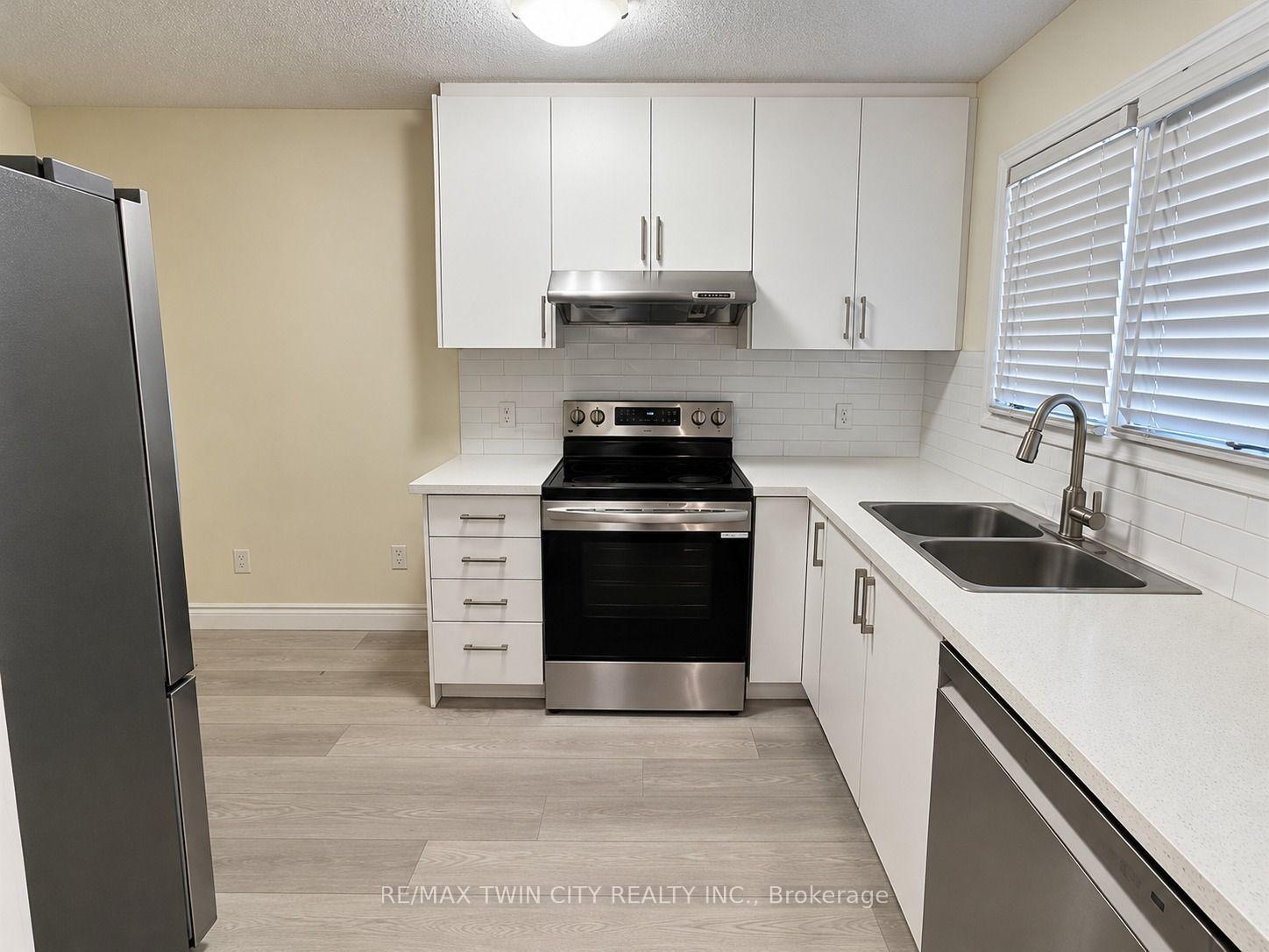 Photo 10 of 433 Connaught Street, Kitchener, Fairview/Kingsdale — HOMEH