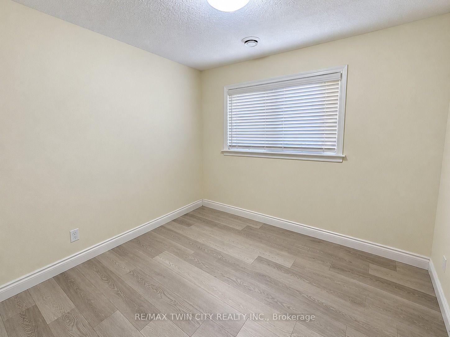 Photo 14 of 433 Connaught Street, Kitchener, Fairview/Kingsdale — HOMEH