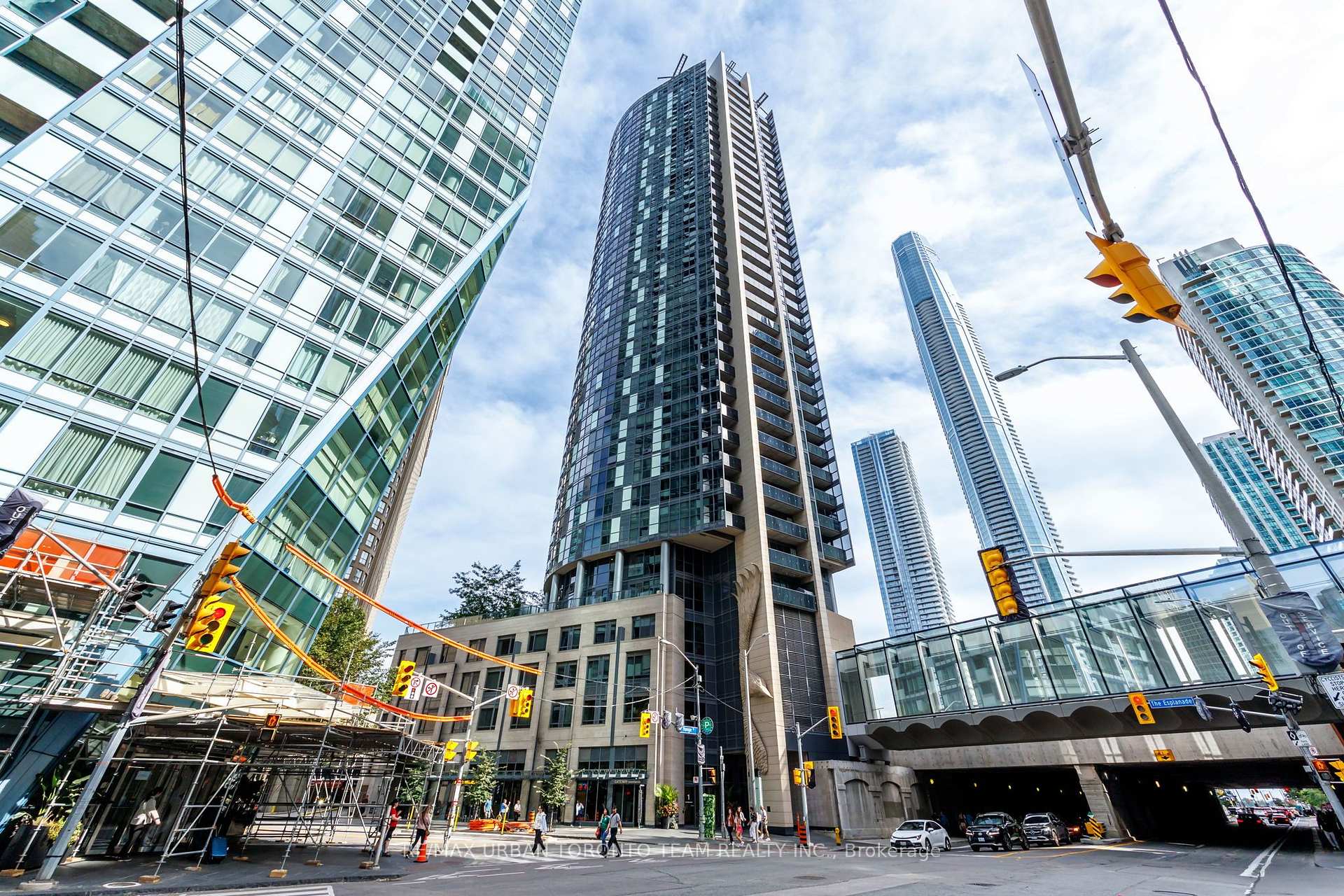 Photo 2 of Unit 2104, 1 The Esplanade Avenue, Toronto, Waterfront Communities — HOMEH