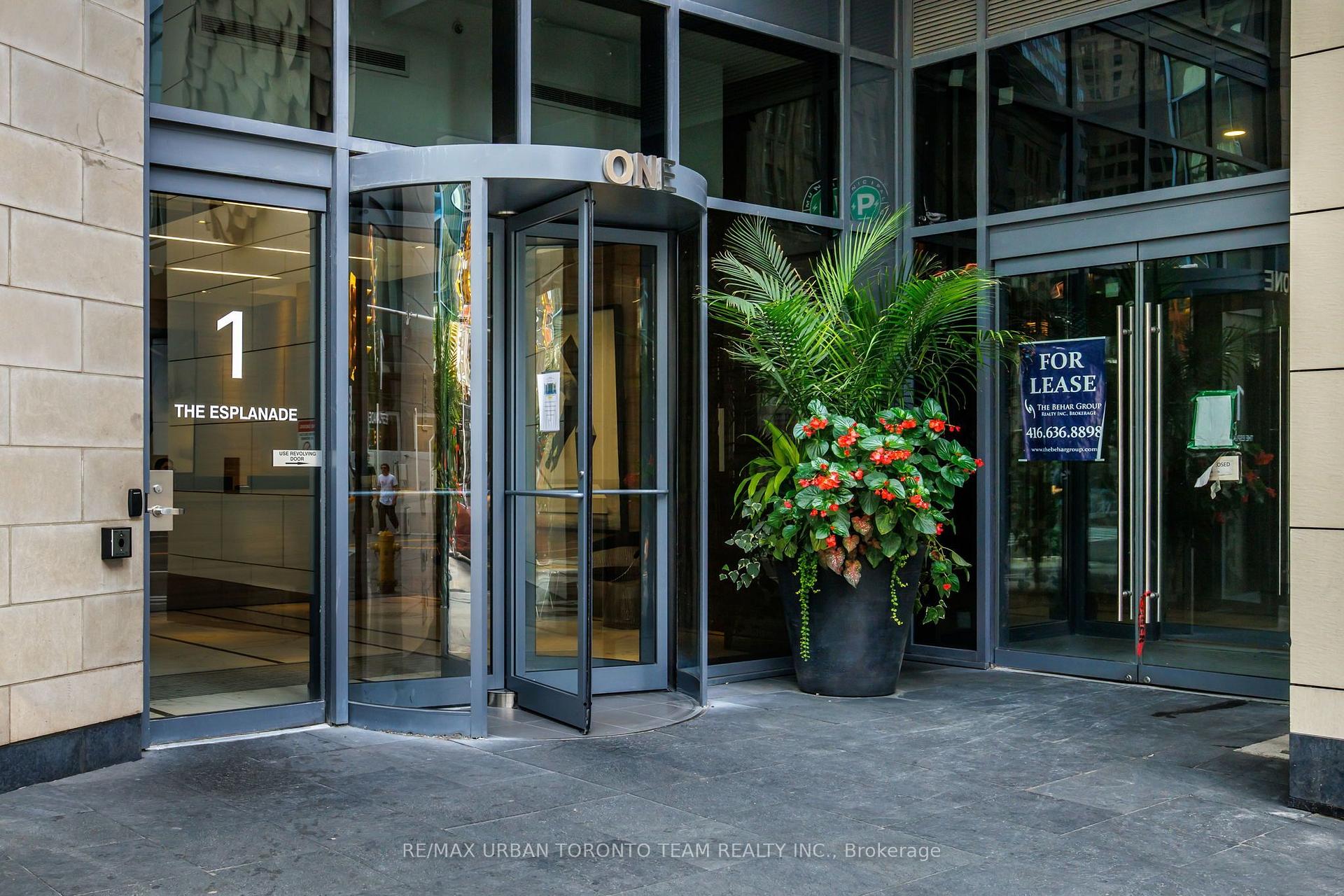Photo 3 of Unit 2104, 1 The Esplanade Avenue, Toronto, Waterfront Communities — HOMEH