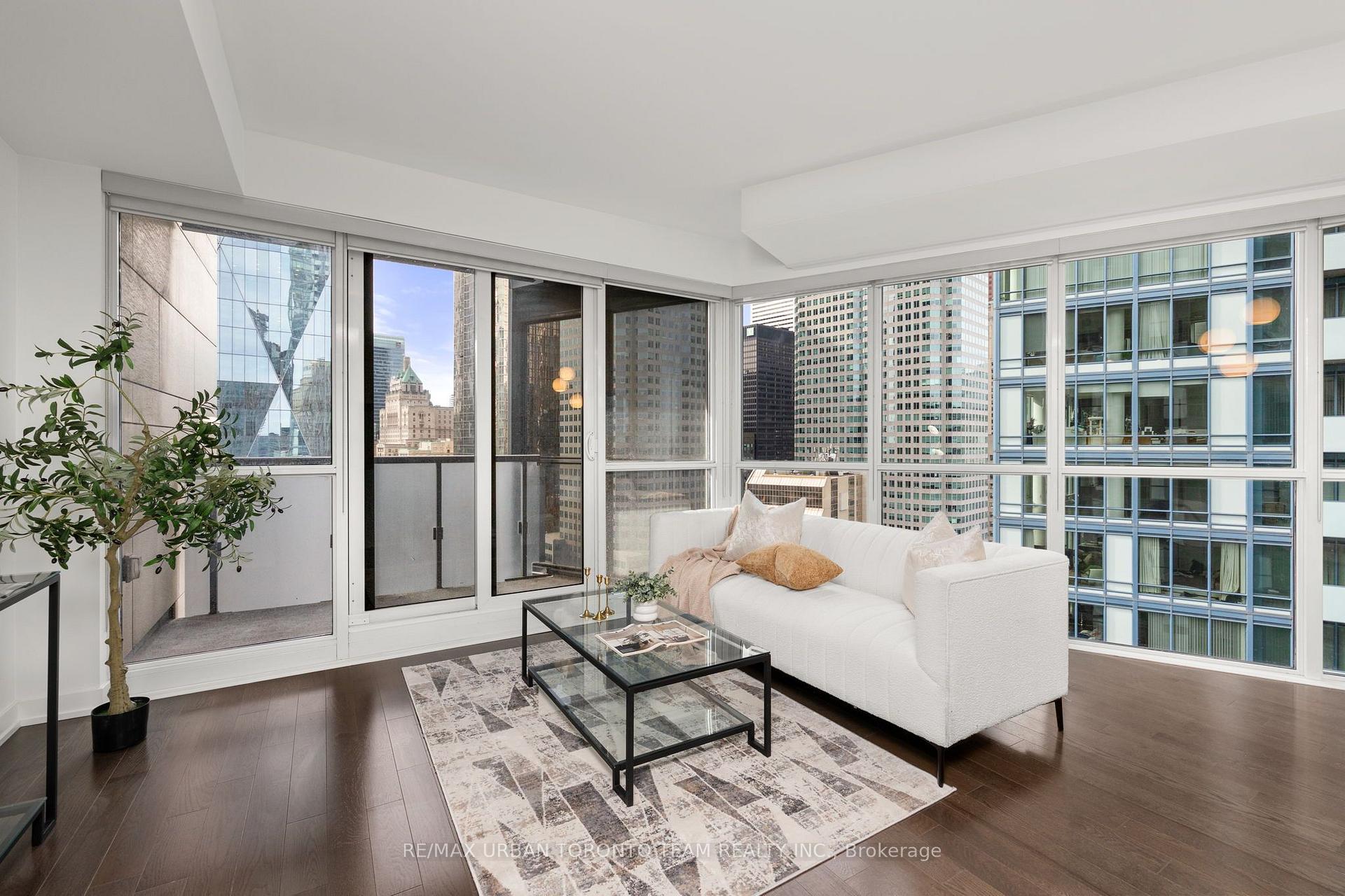 Photo 4 of Unit 2104, 1 The Esplanade Avenue, Toronto, Waterfront Communities — HOMEH