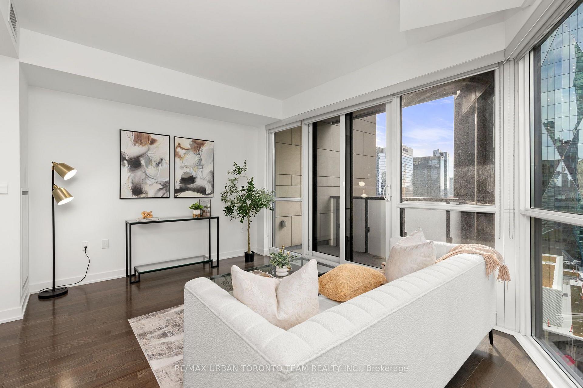 Photo 5 of Unit 2104, 1 The Esplanade Avenue, Toronto, Waterfront Communities — HOMEH