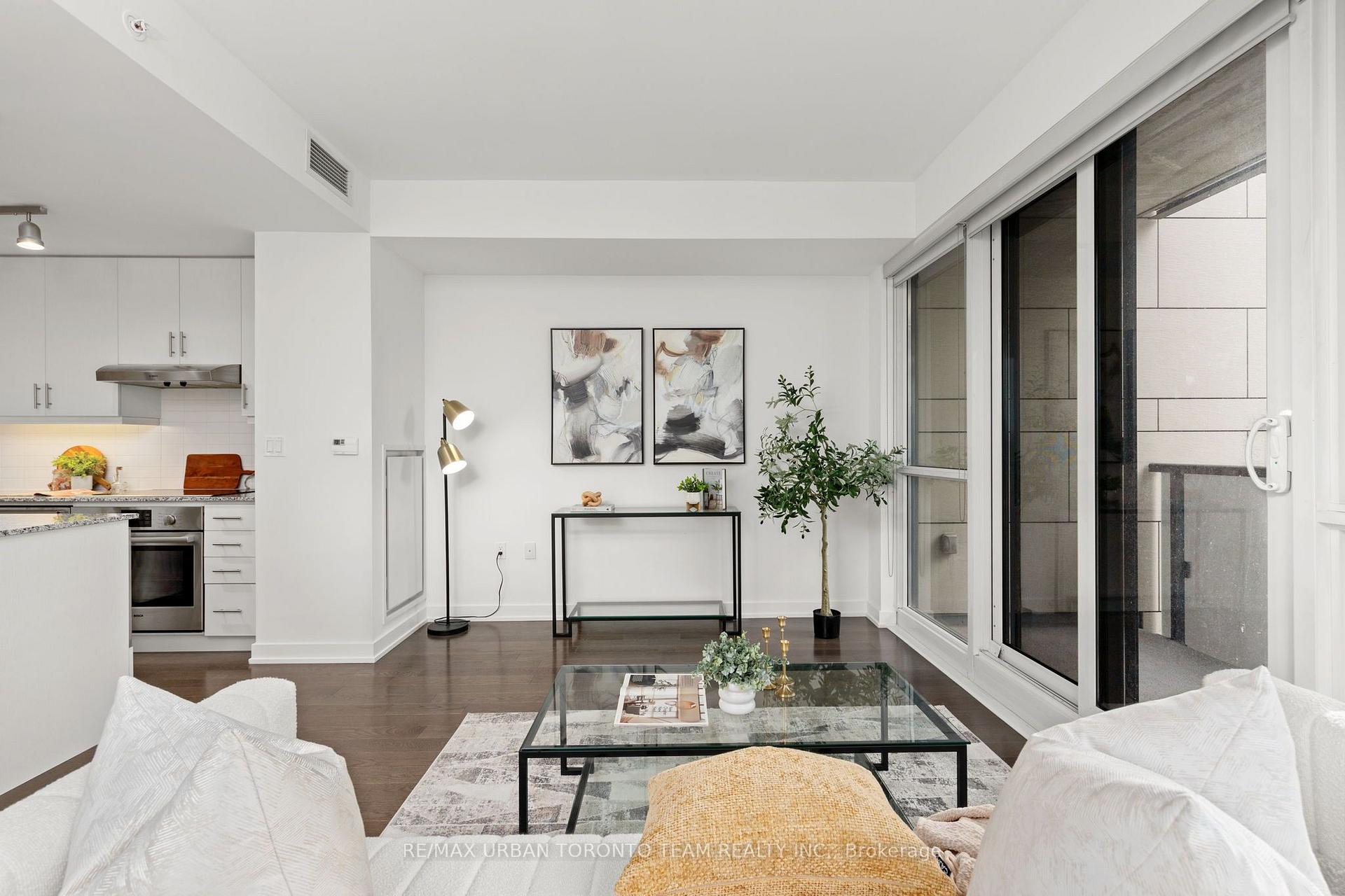 Photo 6 of Unit 2104, 1 The Esplanade Avenue, Toronto, Waterfront Communities — HOMEH