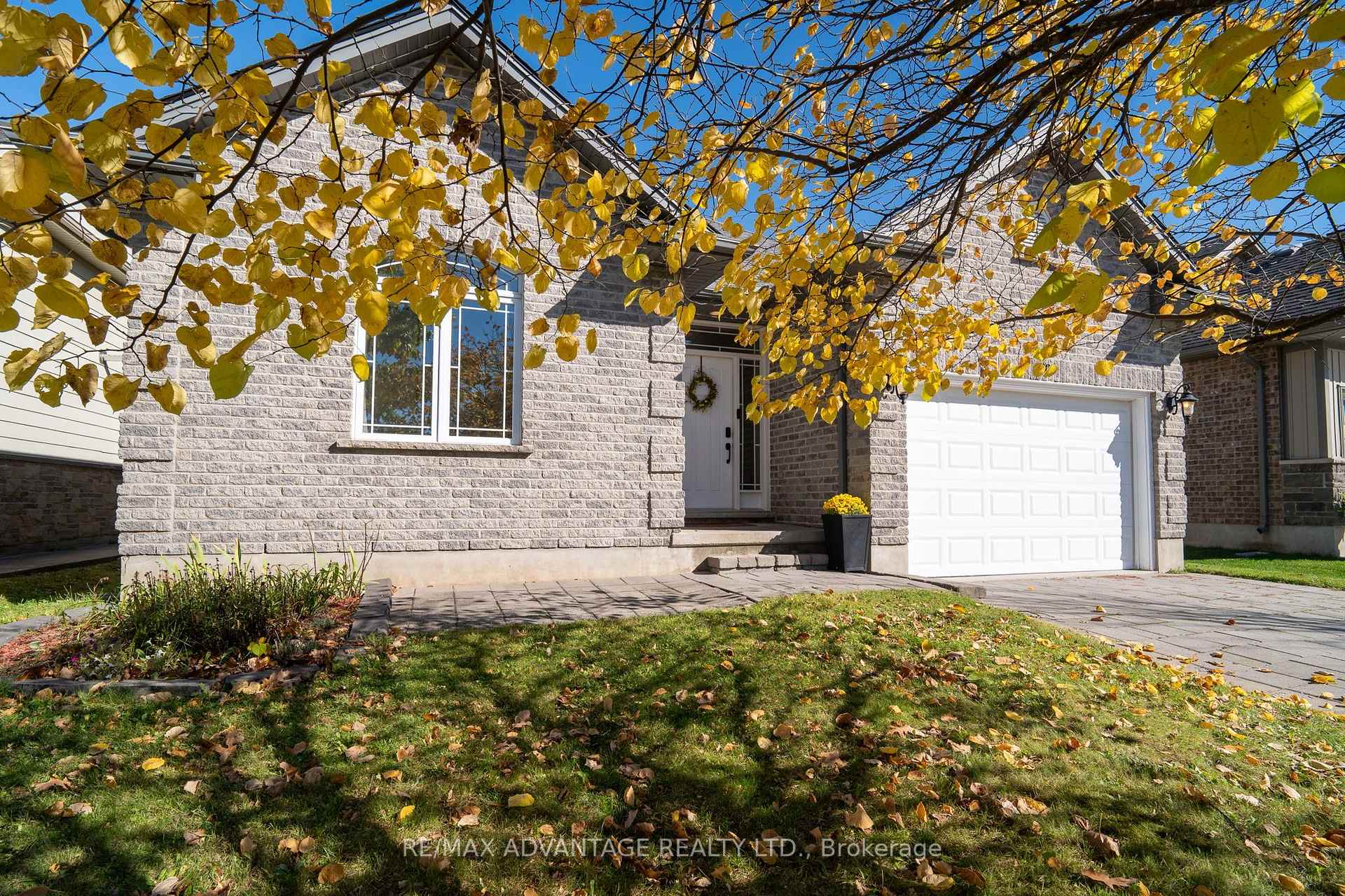 Photo 4 of 290 Walnut Street, Lucan Biddulph, Lucan — HOMEH