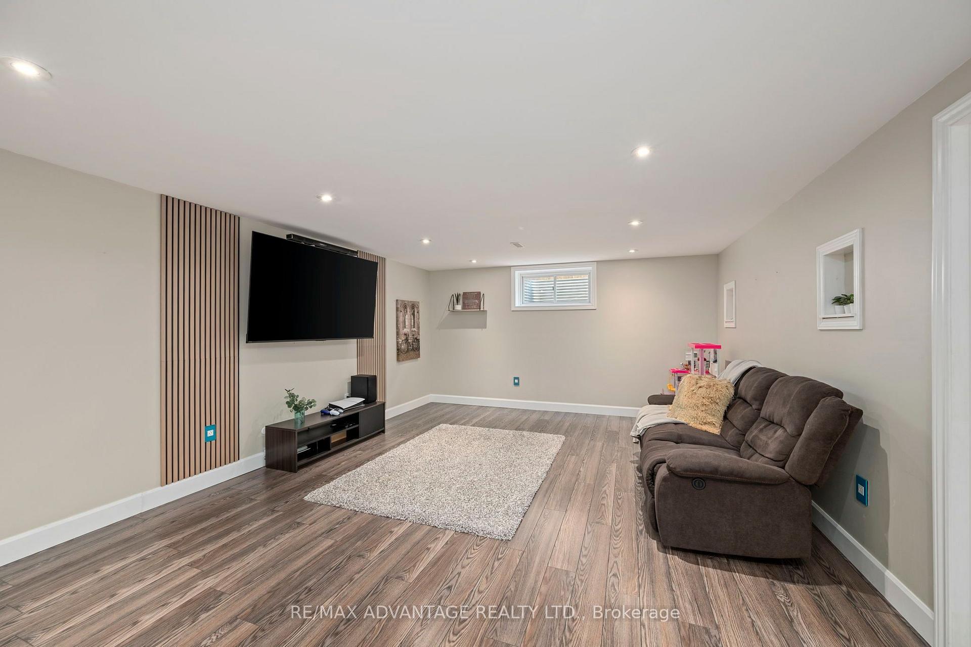 Photo 26 of 290 Walnut Street, Lucan Biddulph, Lucan — HOMEH