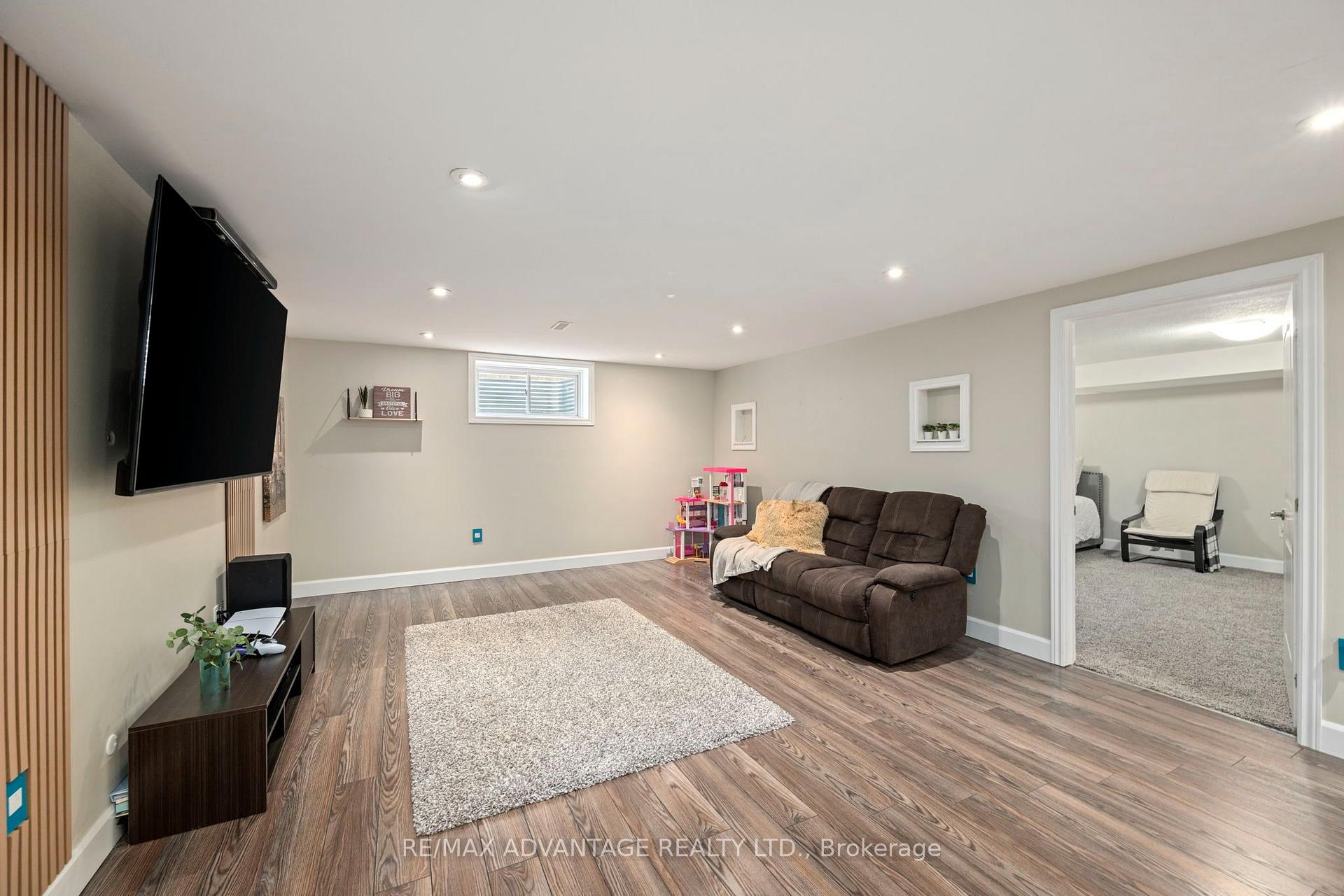 Photo 27 of 290 Walnut Street, Lucan Biddulph, Lucan — HOMEH