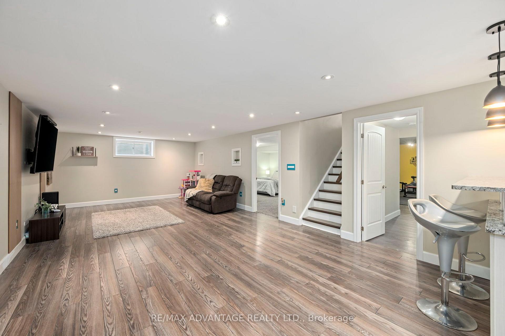 Photo 29 of 290 Walnut Street, Lucan Biddulph, Lucan — HOMEH