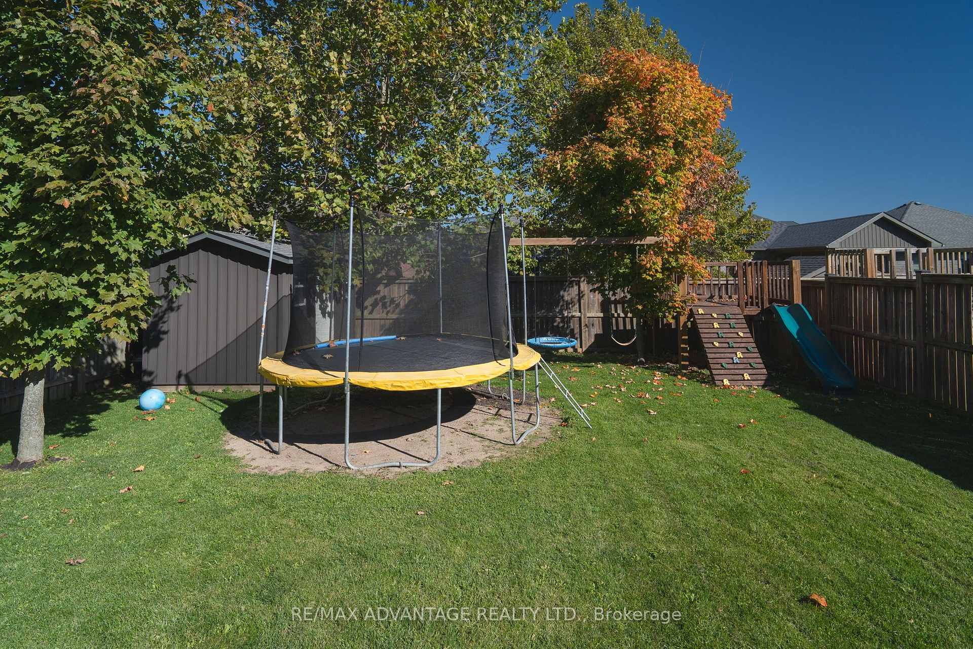 Photo 35 of 290 Walnut Street, Lucan Biddulph, Lucan — HOMEH