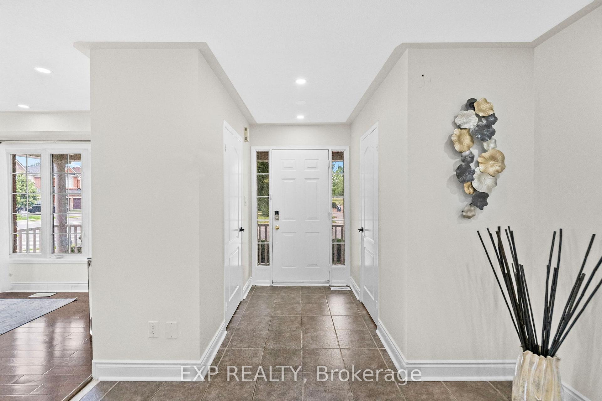 Photo 4 of 347 Brisdale Drive, Brampton, Fletcher's Meadow — HOMEH