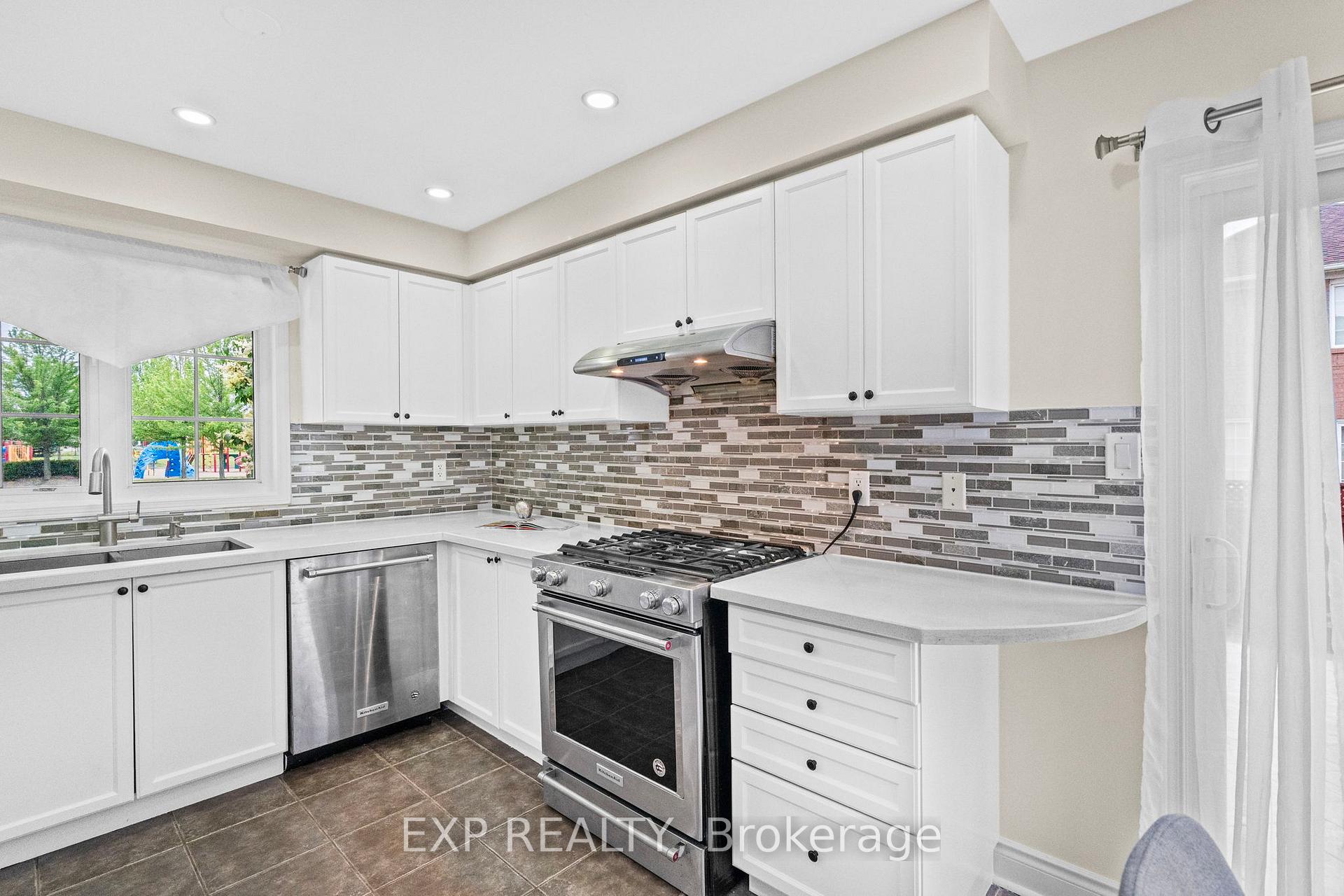 Photo 15 of 347 Brisdale Drive, Brampton, Fletcher's Meadow — HOMEH