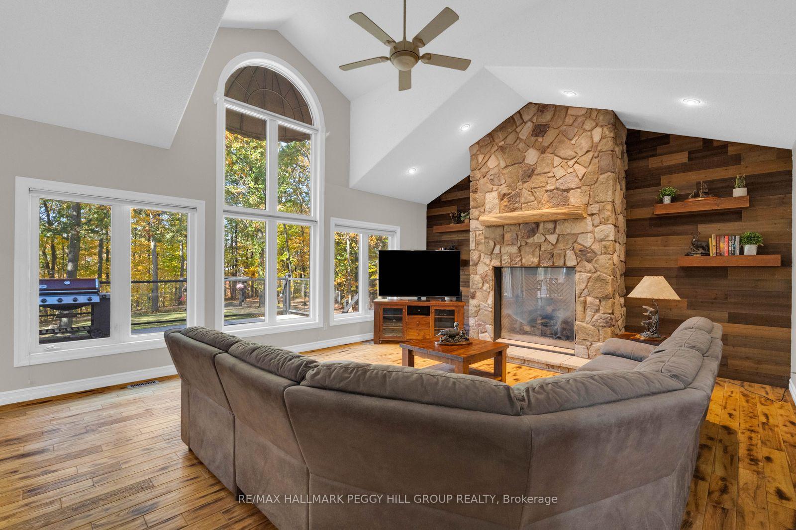 Photo 6 of 61 White Elm Road, Barrie, Holly — HOMEH