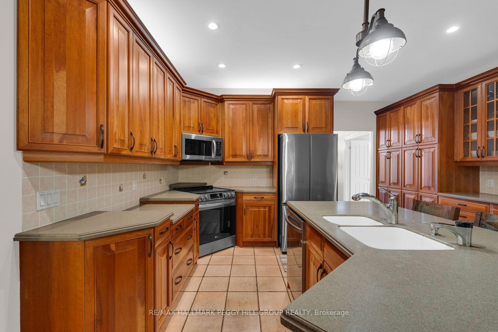 Photo 7 of 61 White Elm Road, Barrie, Holly — HOMEH