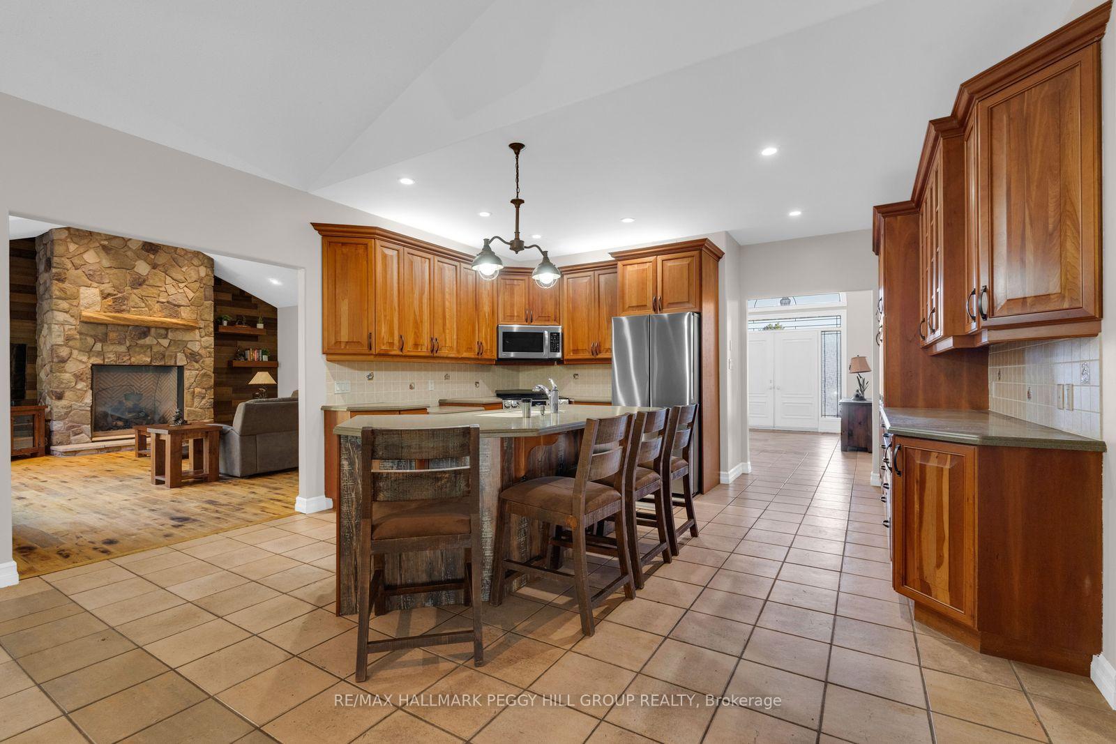 Photo 8 of 61 White Elm Road, Barrie, Holly — HOMEH