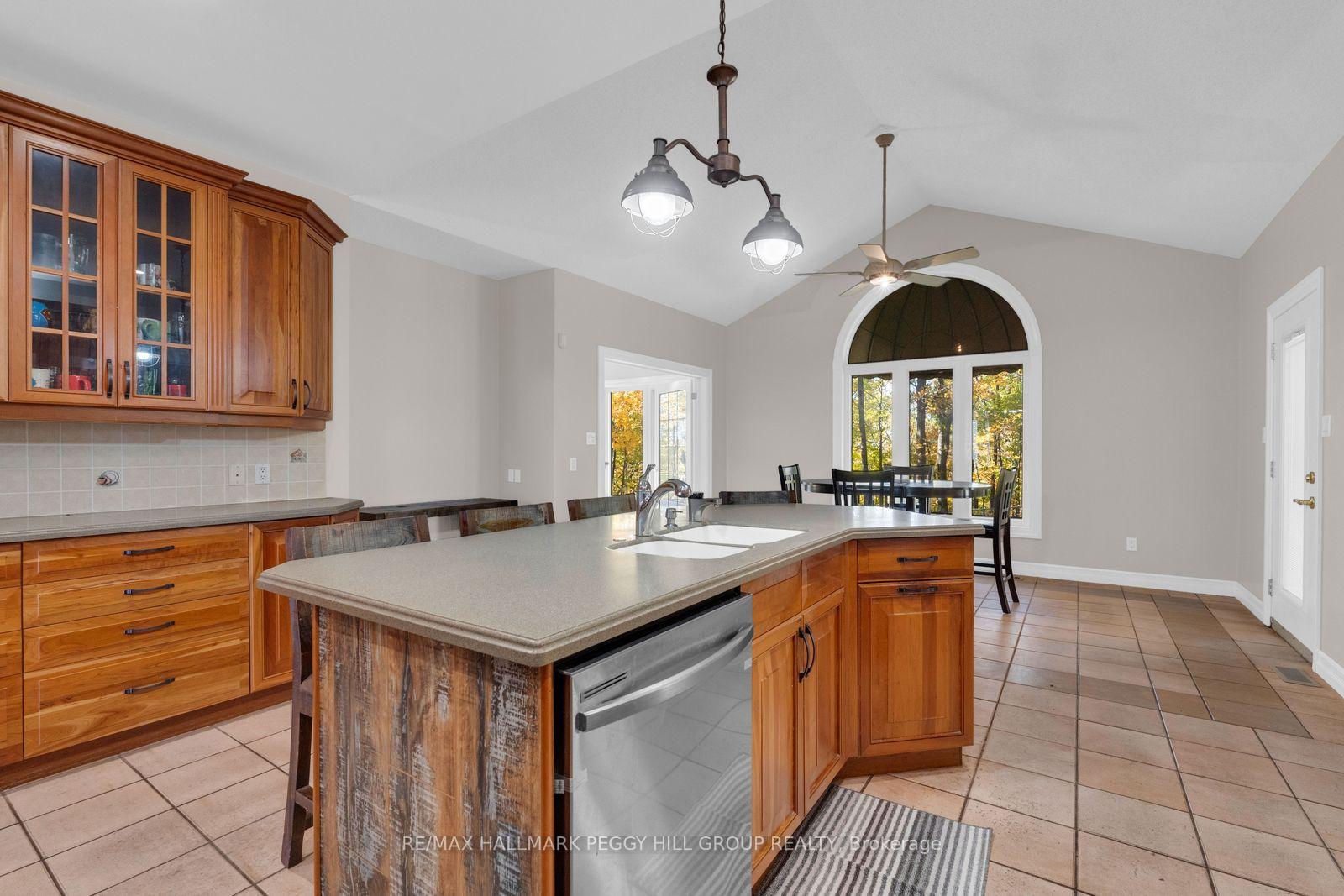 Photo 9 of 61 White Elm Road, Barrie, Holly — HOMEH