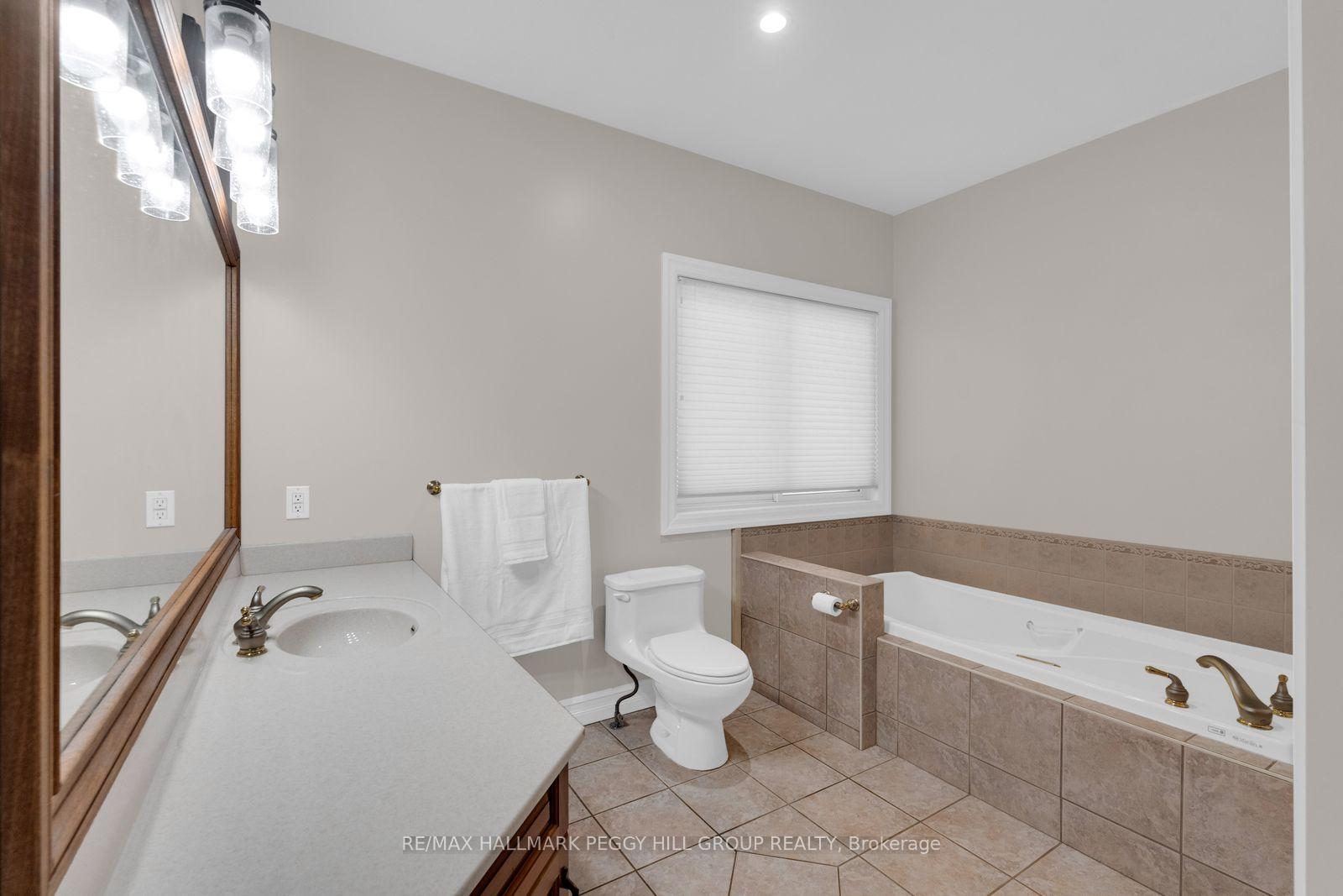 Photo 15 of 61 White Elm Road, Barrie, Holly — HOMEH