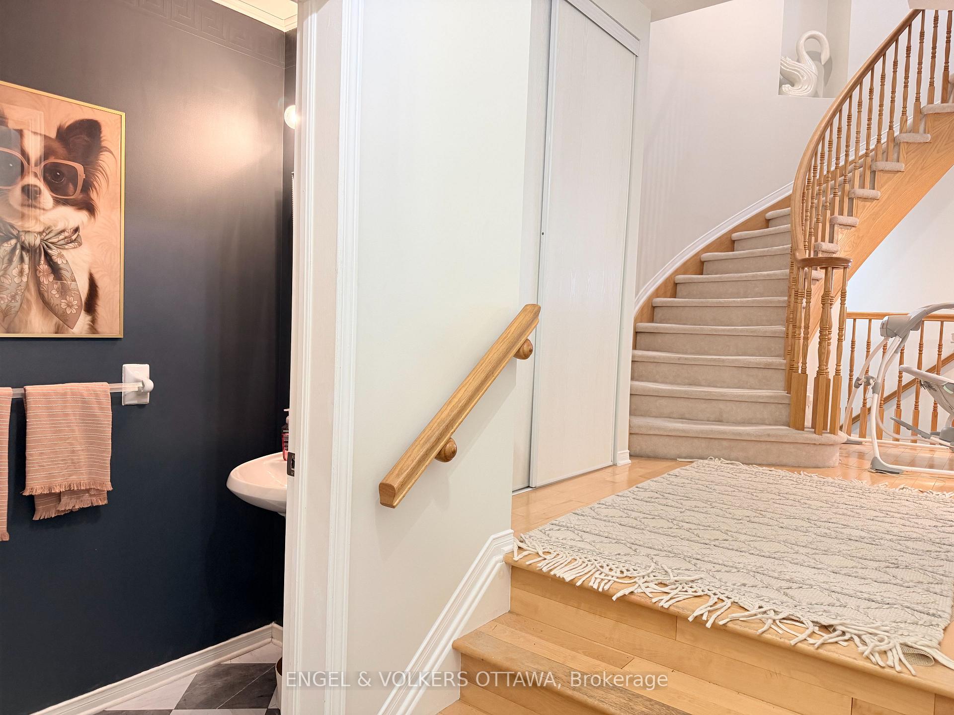 Photo 11 of 124 Landover Crescent, Ottawa, Kanata - Emerald Meadows/Trailwest — HOMEH