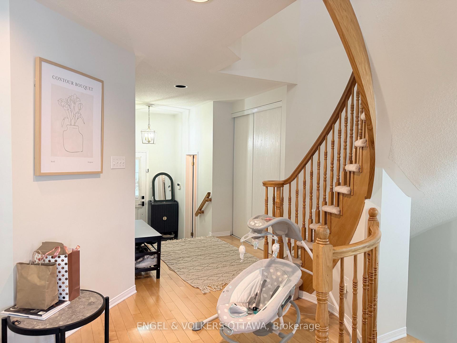 Photo 12 of 124 Landover Crescent, Ottawa, Kanata - Emerald Meadows/Trailwest — HOMEH