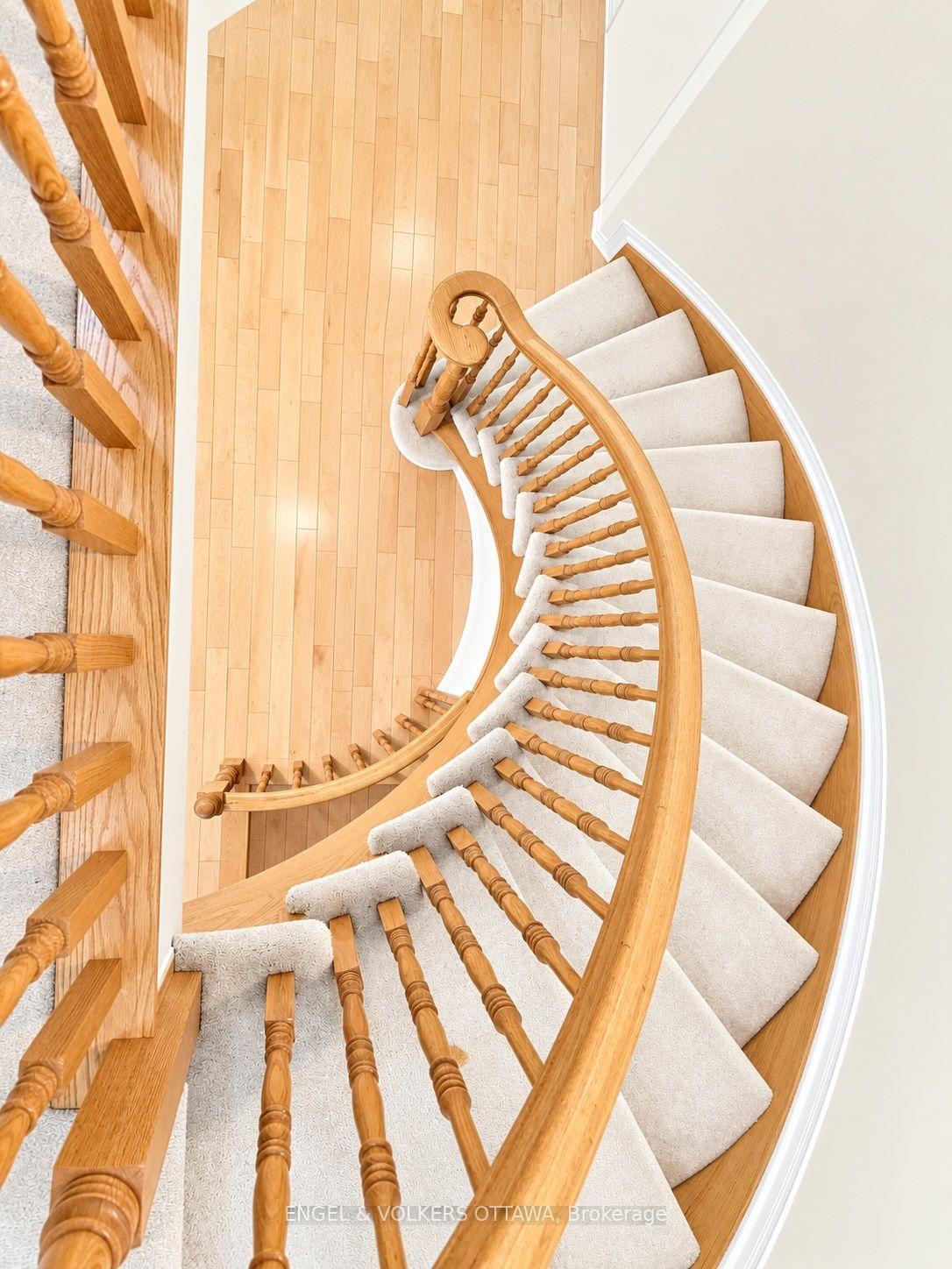 Photo 13 of 124 Landover Crescent, Ottawa, Kanata - Emerald Meadows/Trailwest — HOMEH