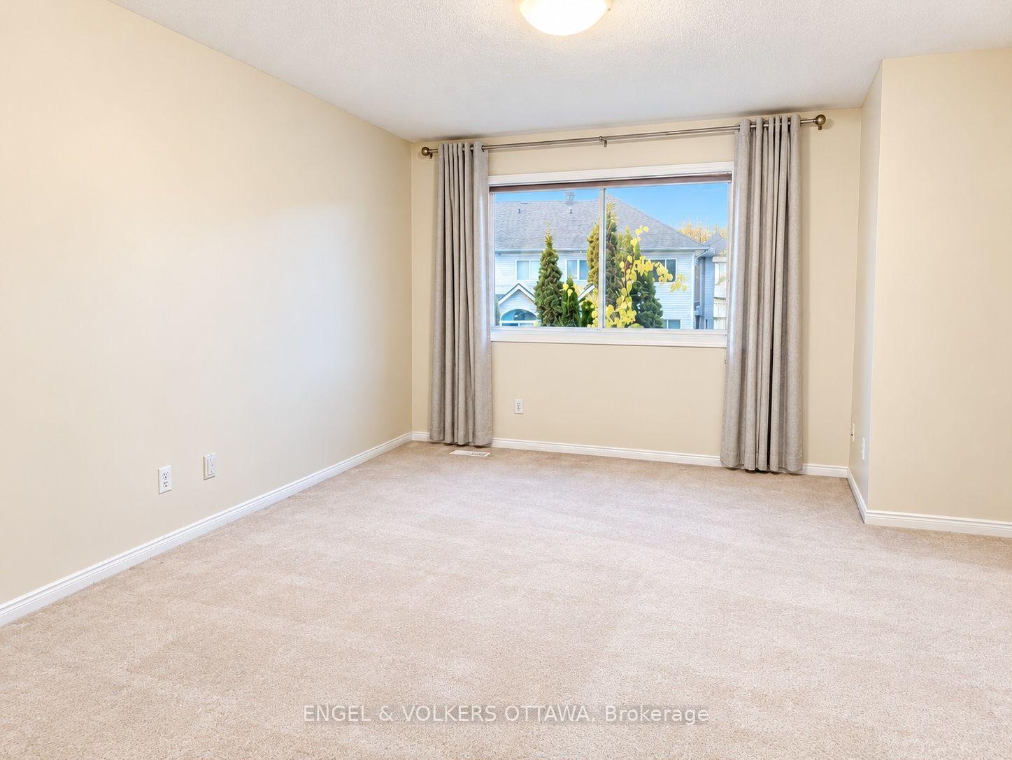 Photo 15 of 124 Landover Crescent, Ottawa, Kanata - Emerald Meadows/Trailwest — HOMEH