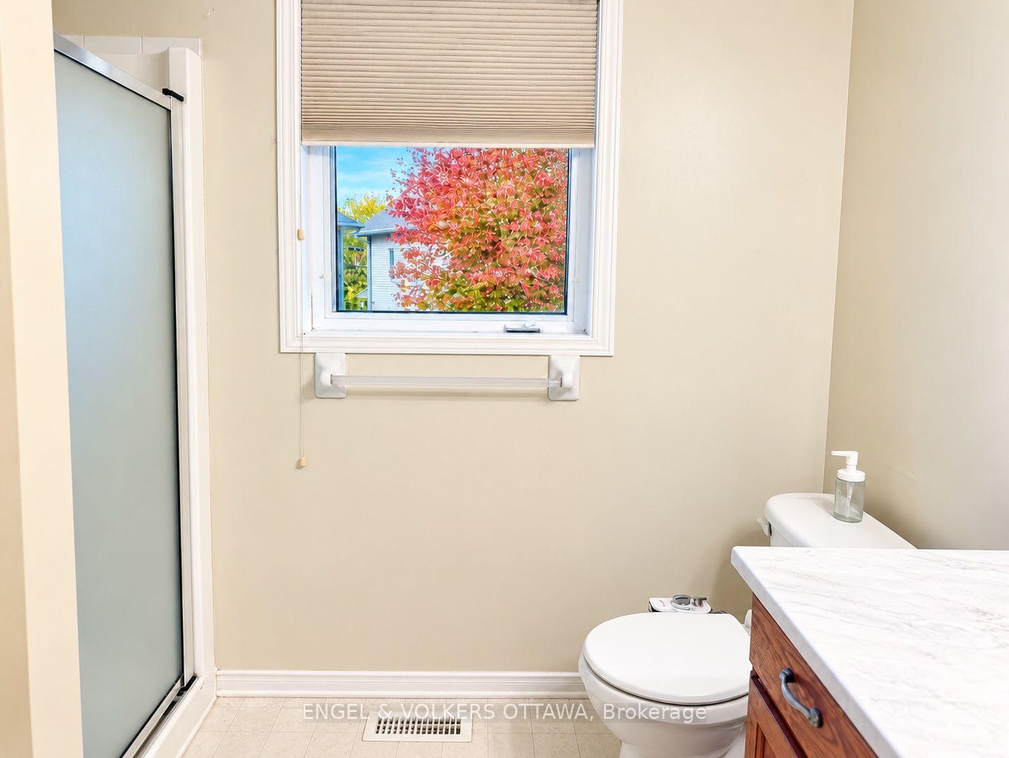 Photo 19 of 124 Landover Crescent, Ottawa, Kanata - Emerald Meadows/Trailwest — HOMEH