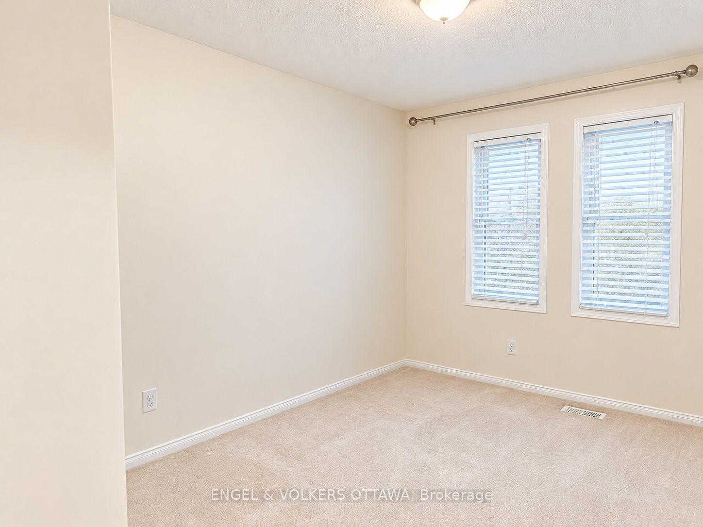 Photo 21 of 124 Landover Crescent, Ottawa, Kanata - Emerald Meadows/Trailwest — HOMEH