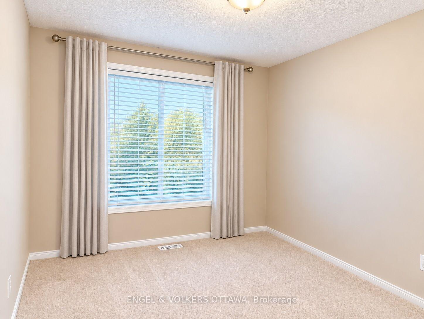 Photo 22 of 124 Landover Crescent, Ottawa, Kanata - Emerald Meadows/Trailwest — HOMEH
