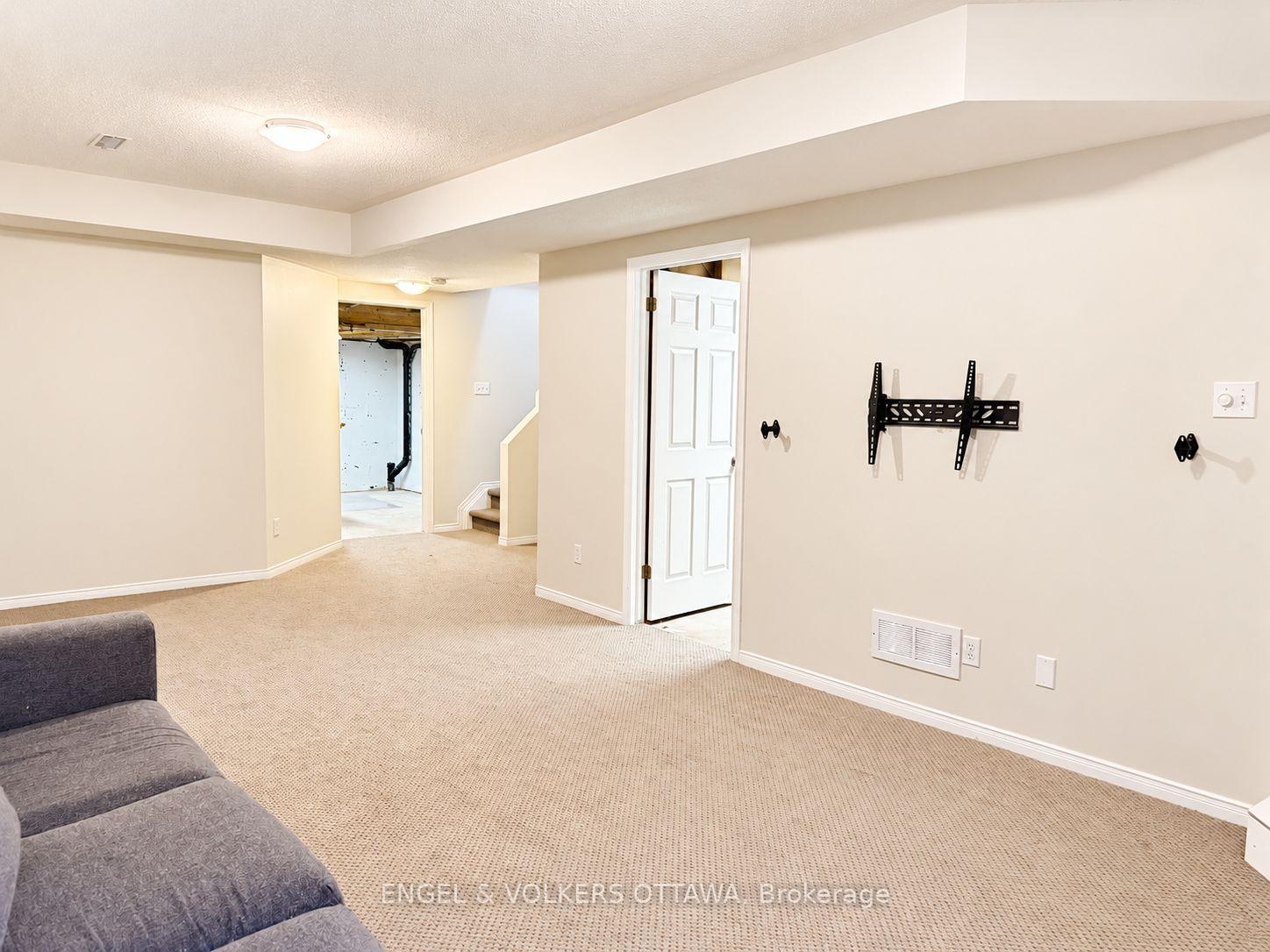 Photo 29 of 124 Landover Crescent, Ottawa, Kanata - Emerald Meadows/Trailwest — HOMEH