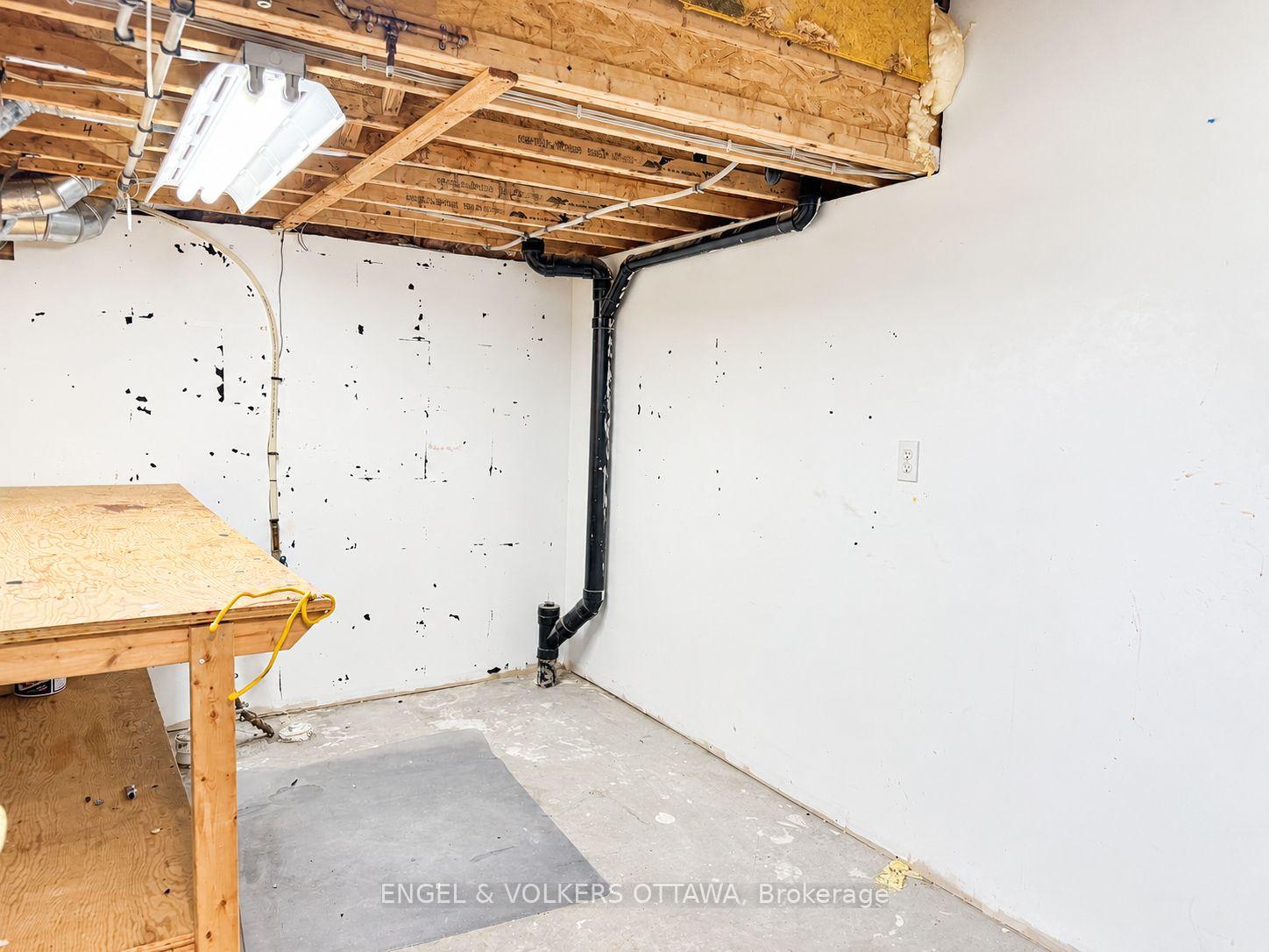 Photo 31 of 124 Landover Crescent, Ottawa, Kanata - Emerald Meadows/Trailwest — HOMEH