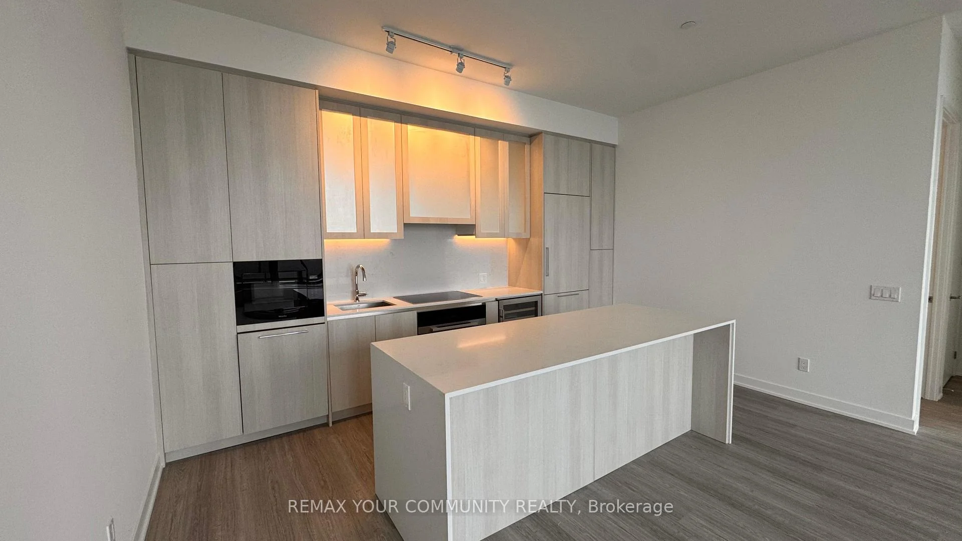 Photo 5 of Unit 1004, 8188 Yonge Street, Vaughan, Uplands — HOMEH