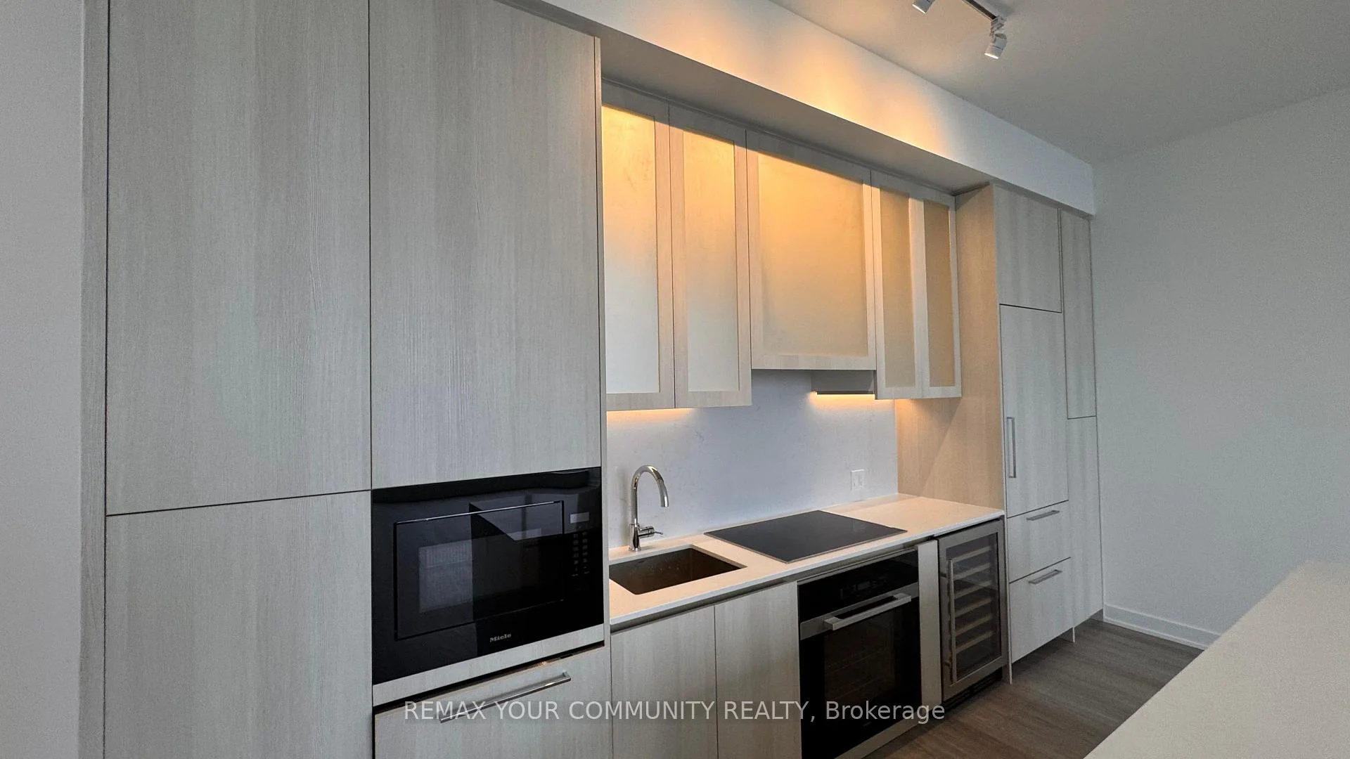 Photo 6 of Unit 1004, 8188 Yonge Street, Vaughan, Uplands — HOMEH