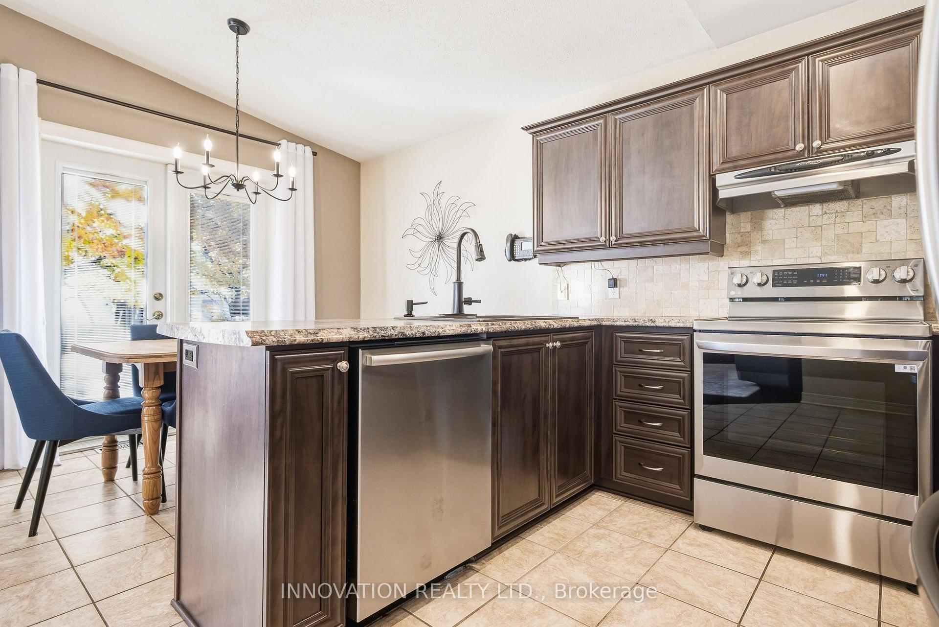 Photo 16 of 48 Nakota Way, Ottawa, Barrhaven - Longfields — HOMEH