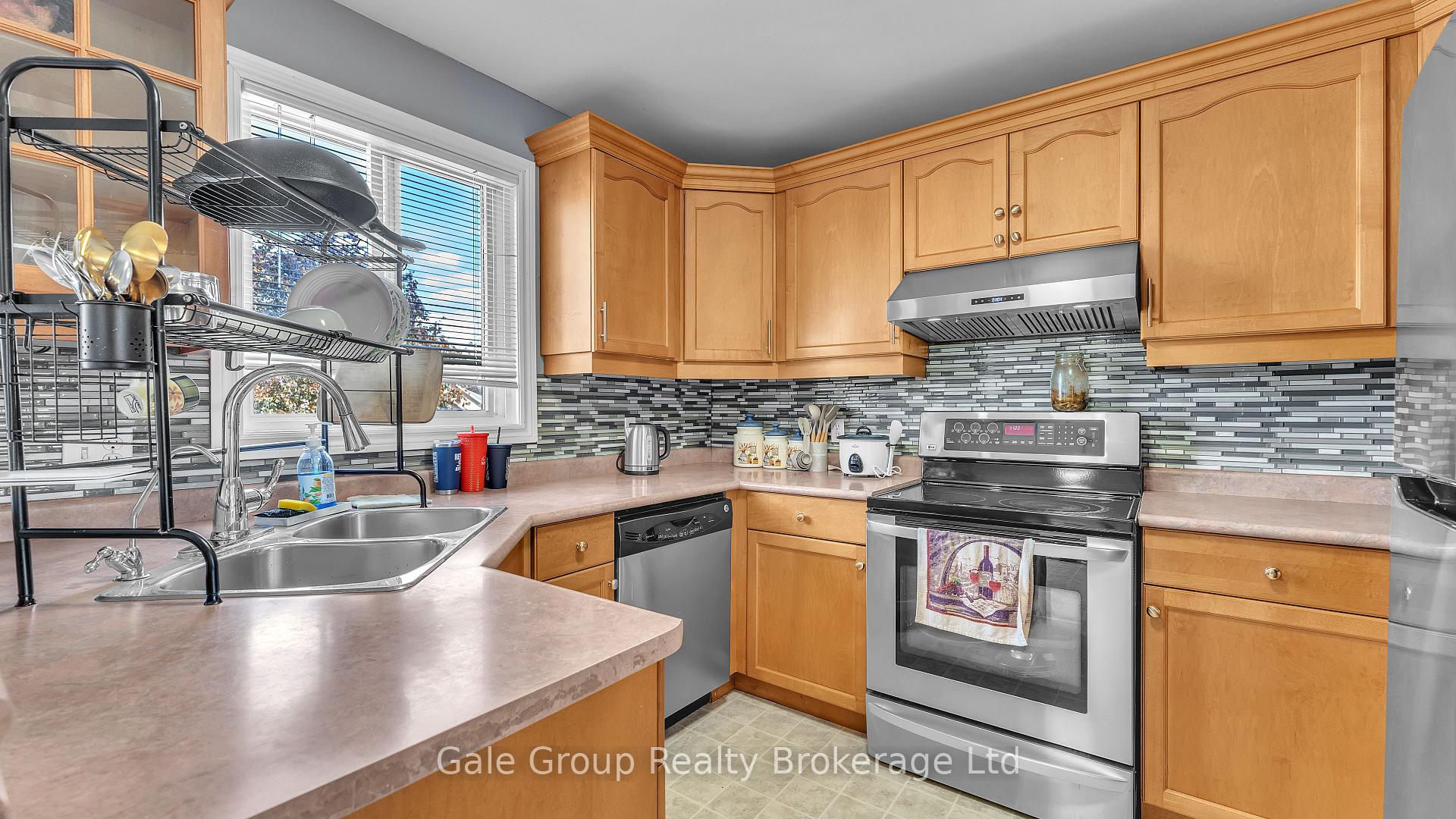 Photo 7 of 470 Marconi Boulevard, London, East I — HOMEH