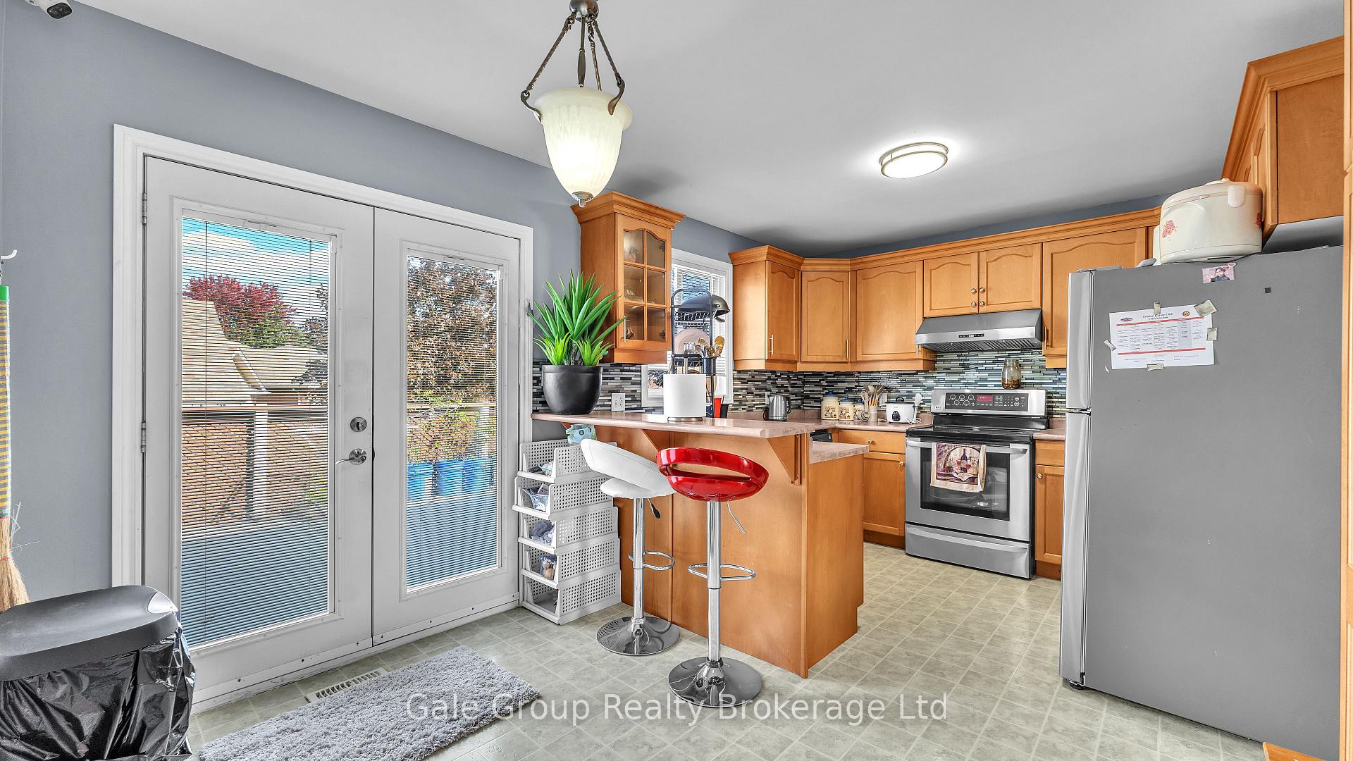Photo 8 of 470 Marconi Boulevard, London, East I — HOMEH