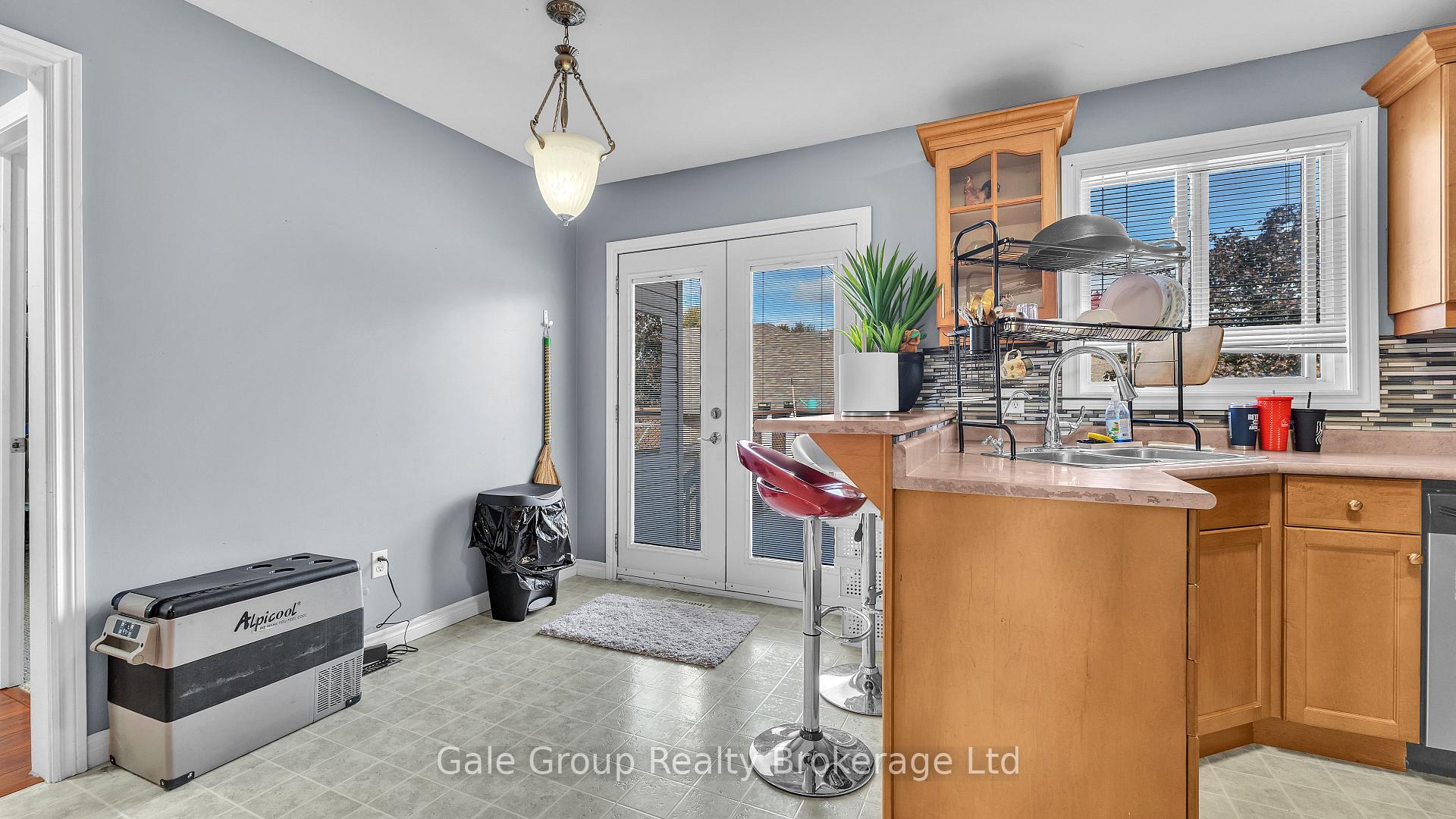 Photo 9 of 470 Marconi Boulevard, London, East I — HOMEH