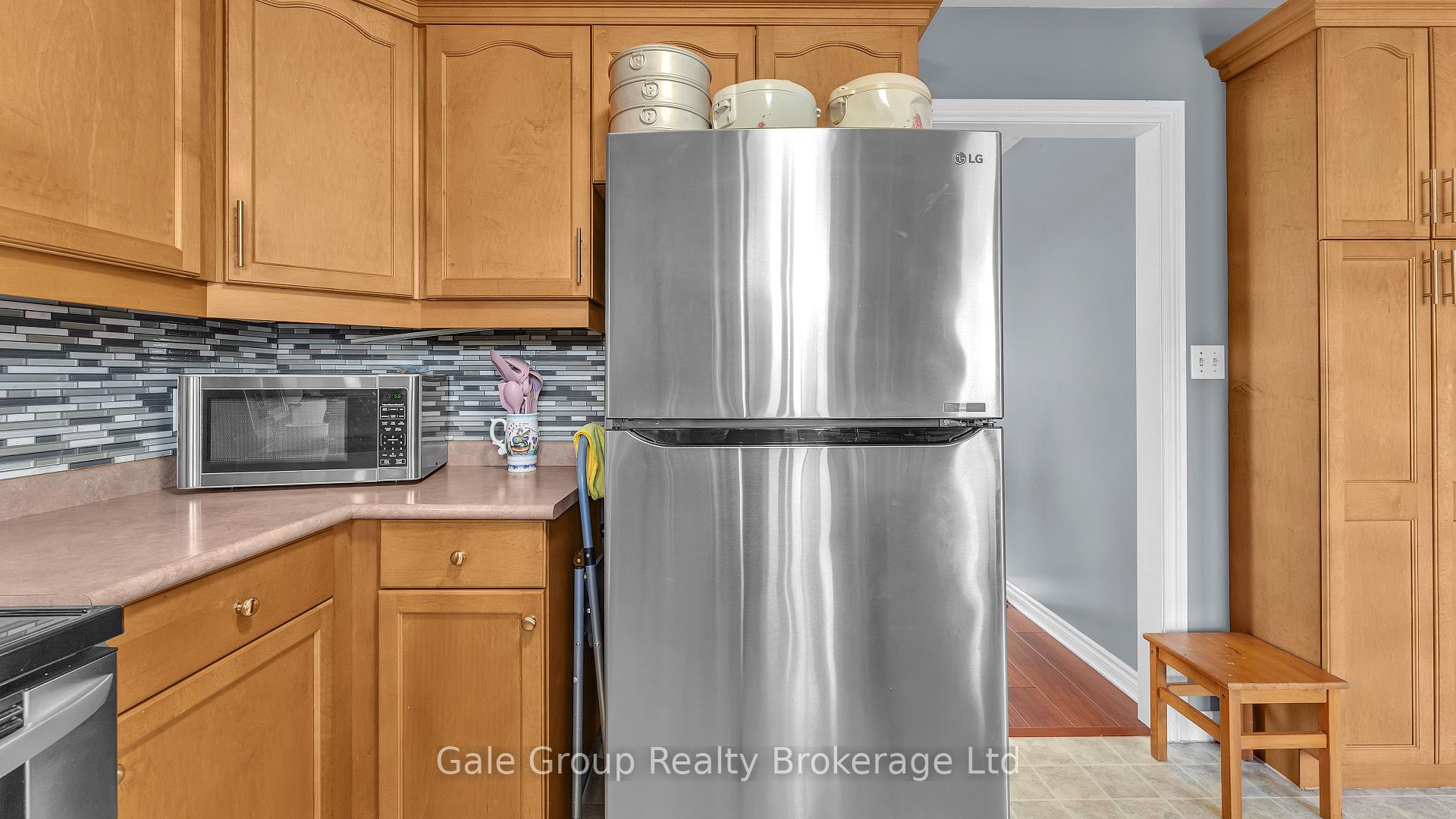 Photo 10 of 470 Marconi Boulevard, London, East I — HOMEH