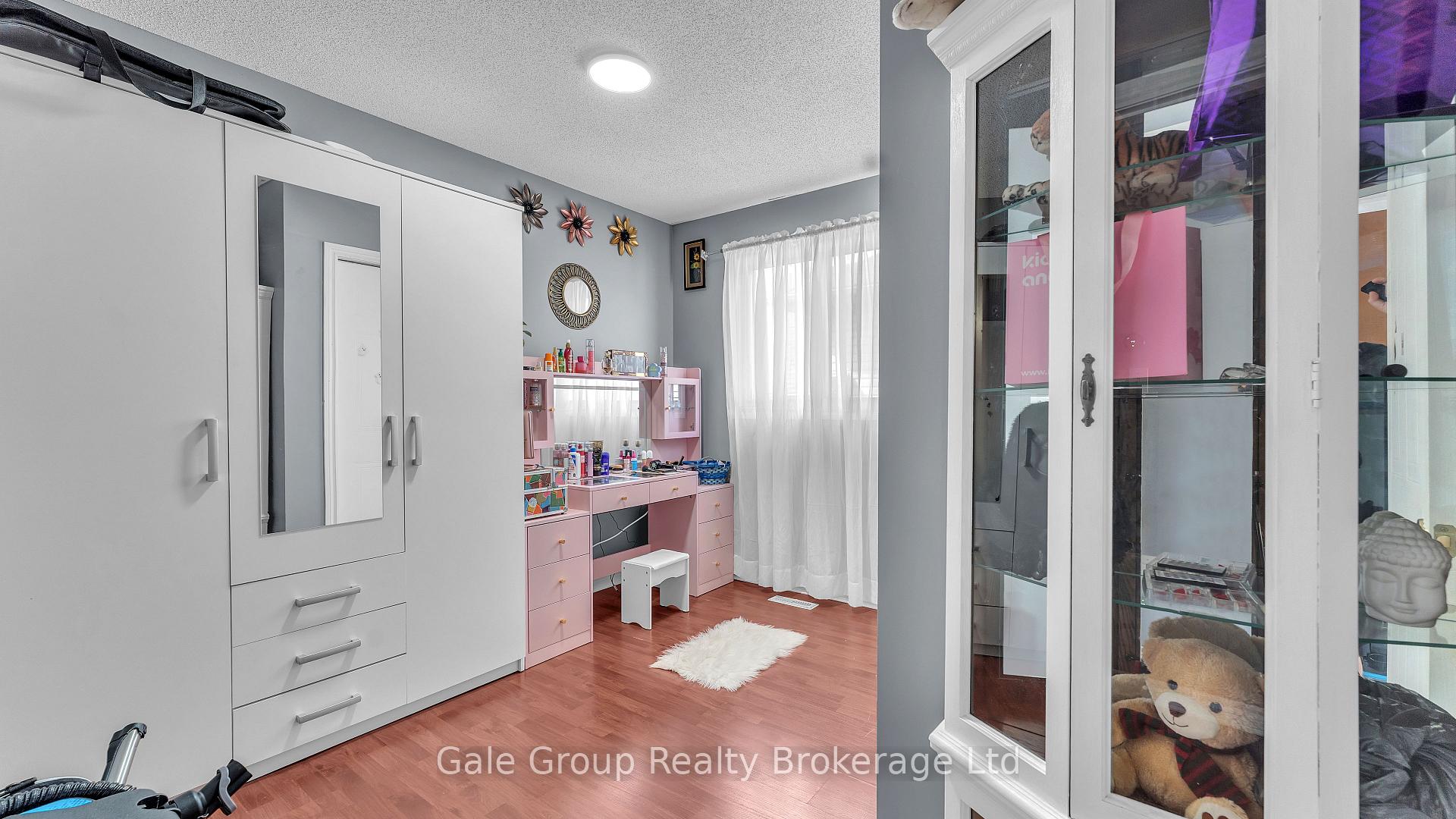 Photo 12 of 470 Marconi Boulevard, London, East I — HOMEH