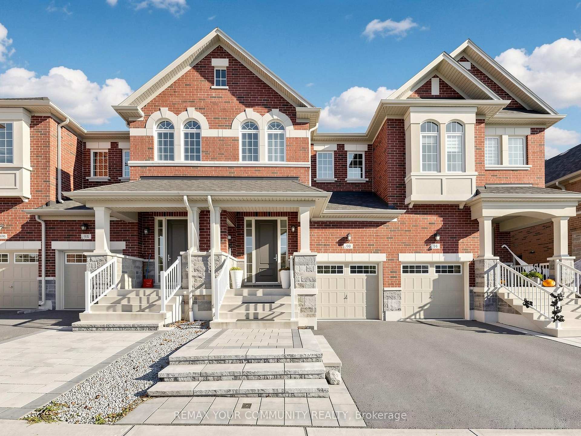 Photo 2 of 96 Drizzel Crescent, Richmond Hill, Oak Ridges — HOMEH