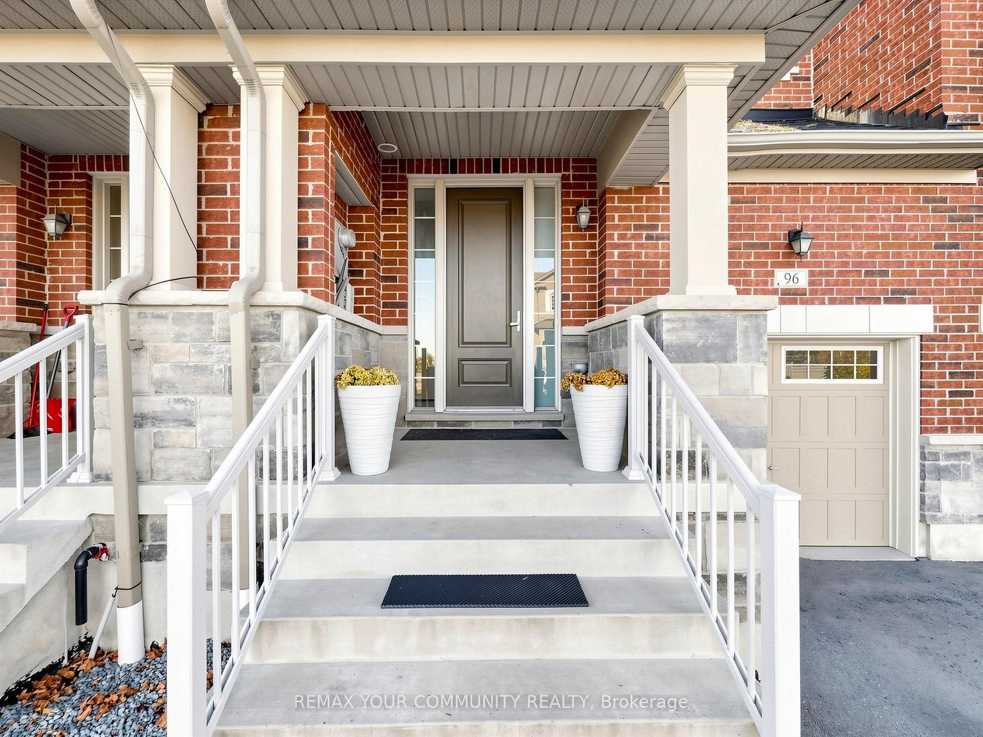 Photo 3 of 96 Drizzel Crescent, Richmond Hill, Oak Ridges — HOMEH