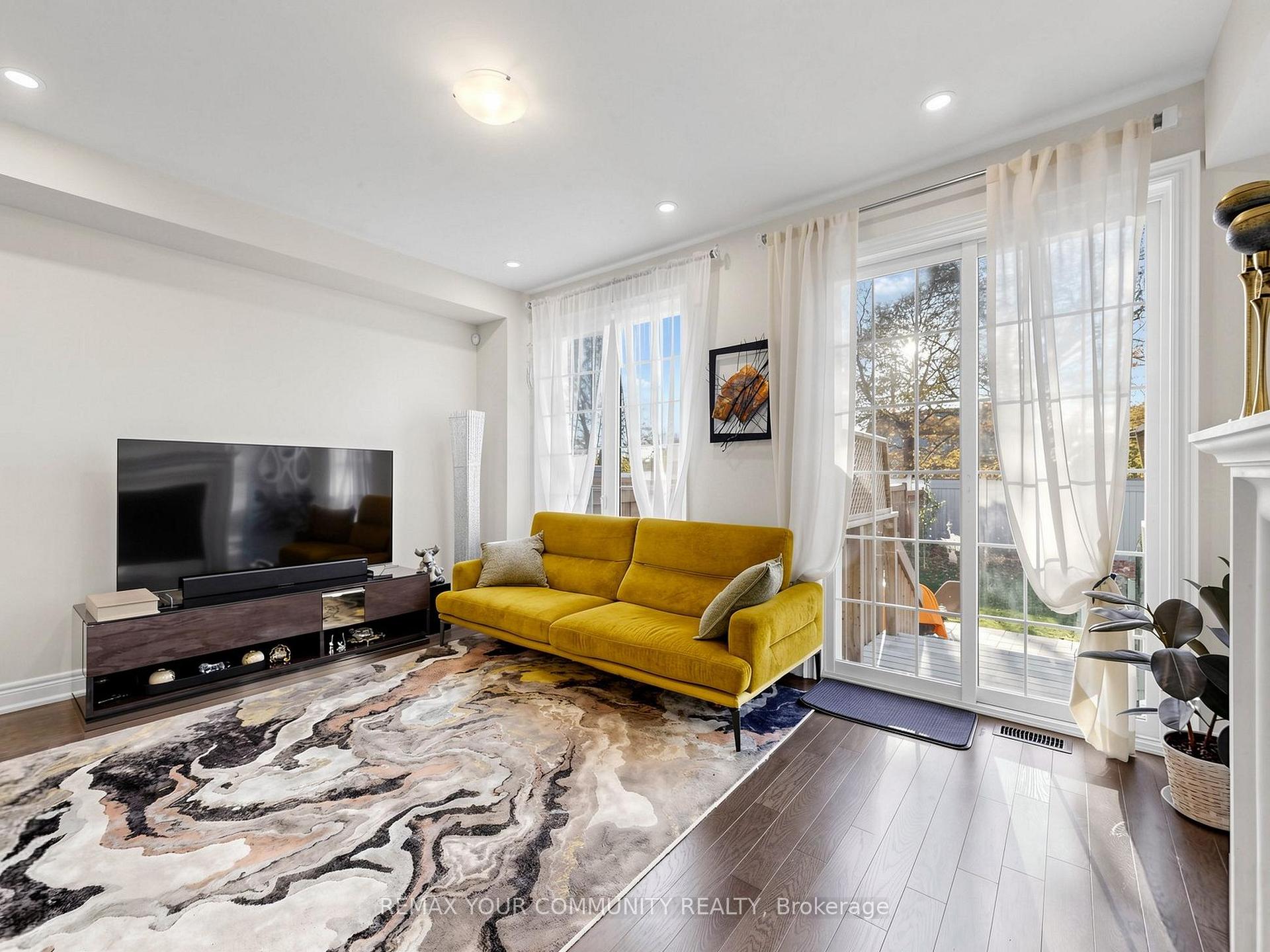 Photo 5 of 96 Drizzel Crescent, Richmond Hill, Oak Ridges — HOMEH