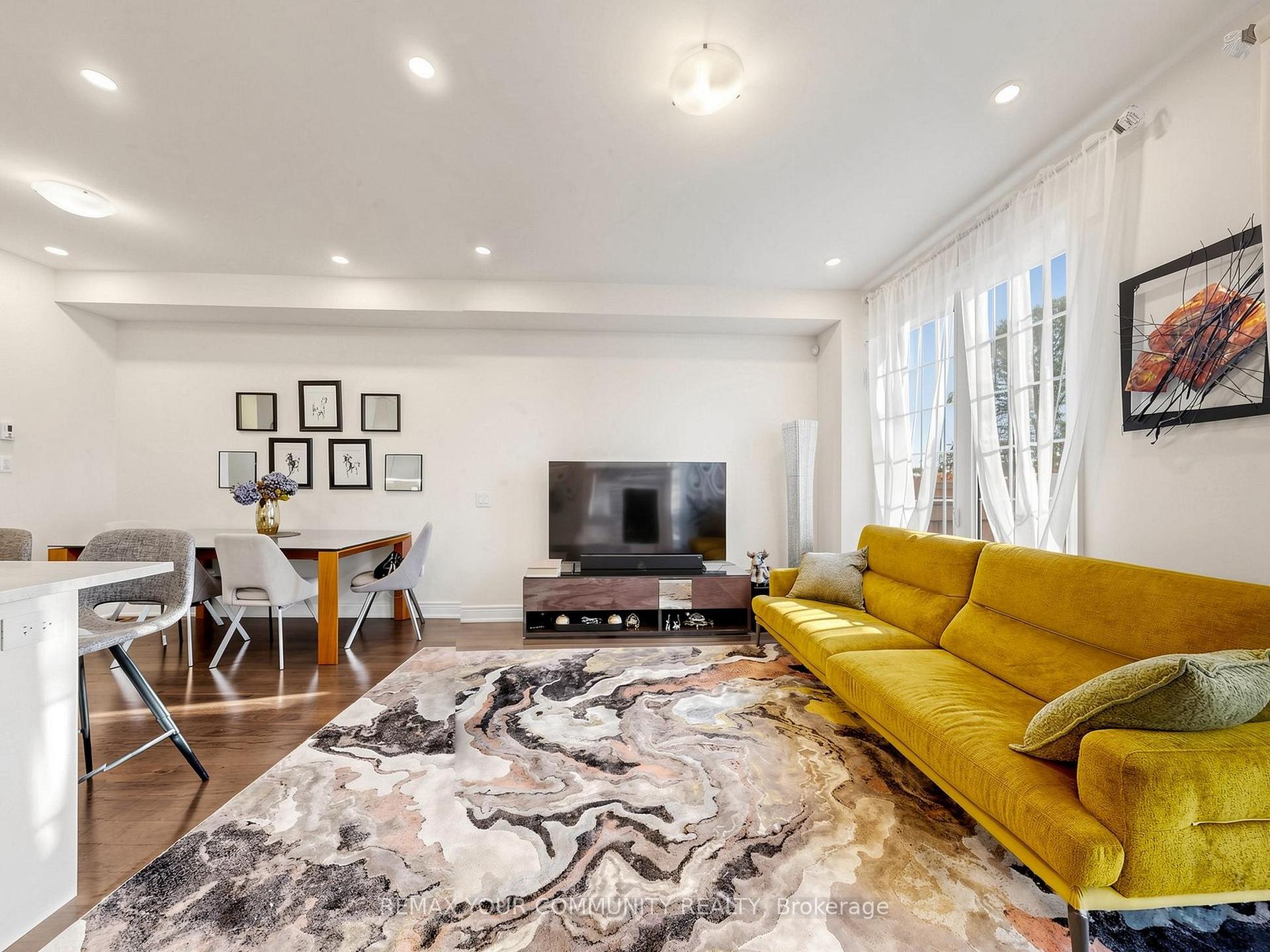Photo 7 of 96 Drizzel Crescent, Richmond Hill, Oak Ridges — HOMEH