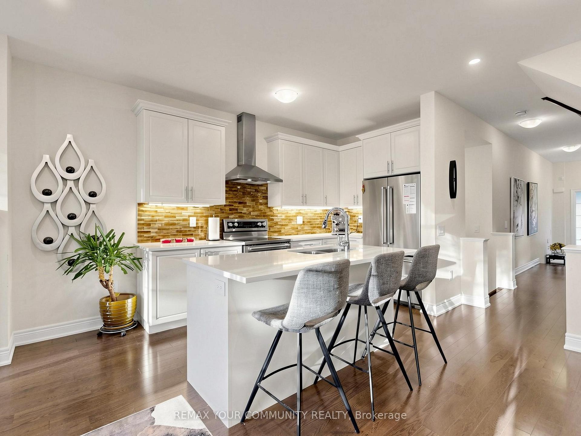 Photo 8 of 96 Drizzel Crescent, Richmond Hill, Oak Ridges — HOMEH