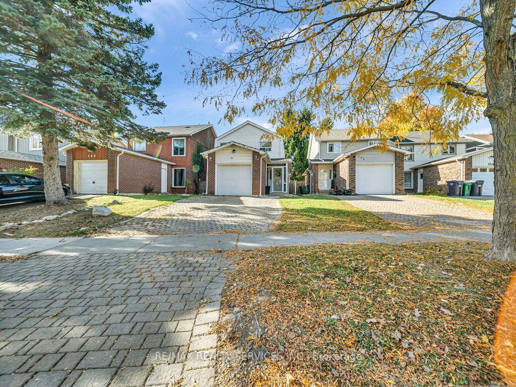 Photo 3 of 158 Fanshawe Drive, Brampton, Heart Lake West — HOMEH