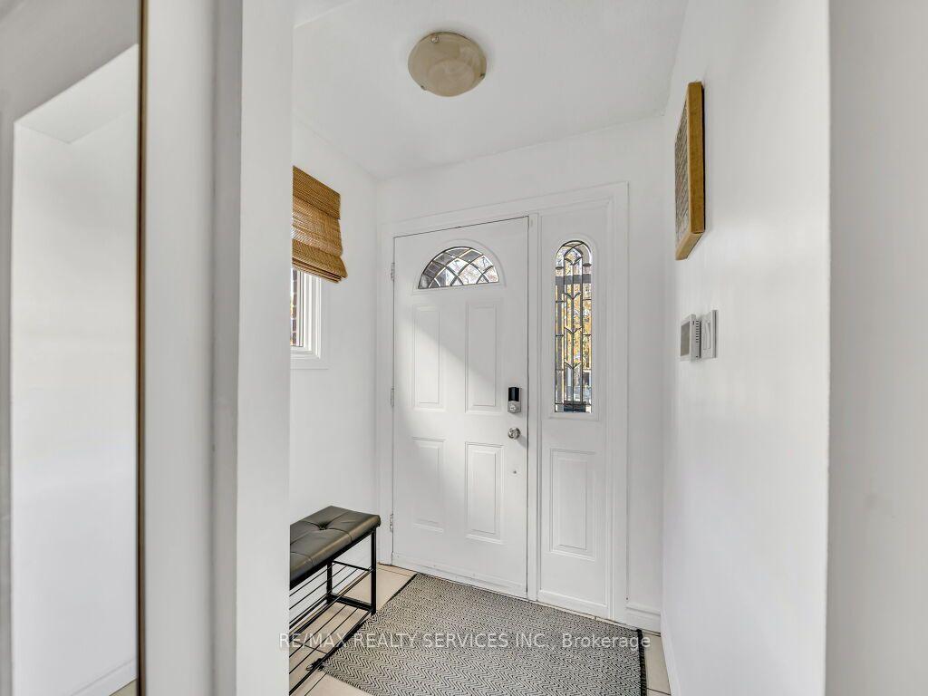 Photo 6 of 158 Fanshawe Drive, Brampton, Heart Lake West — HOMEH