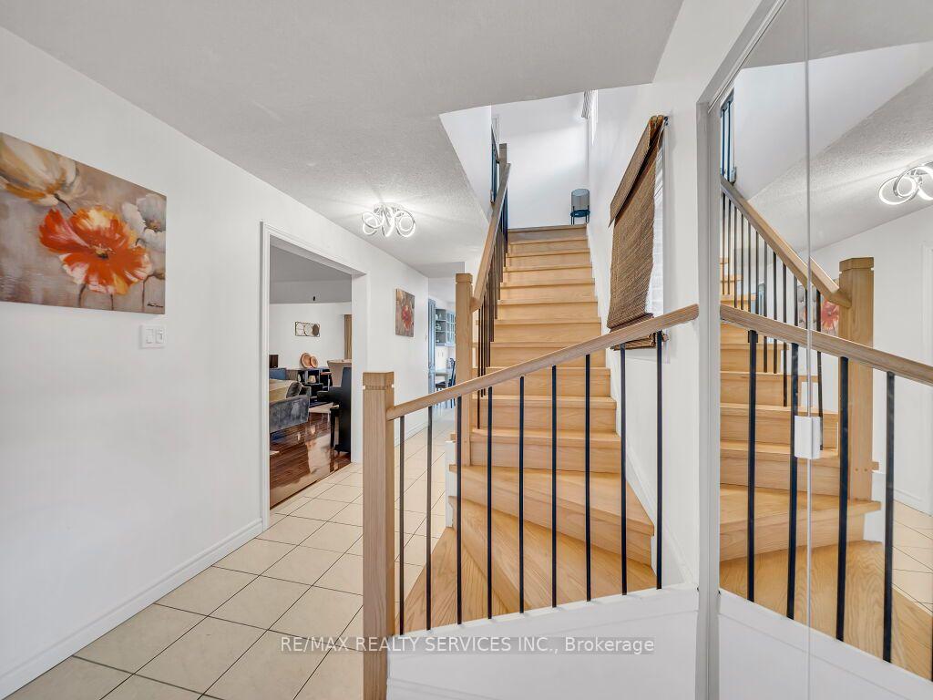 Photo 7 of 158 Fanshawe Drive, Brampton, Heart Lake West — HOMEH