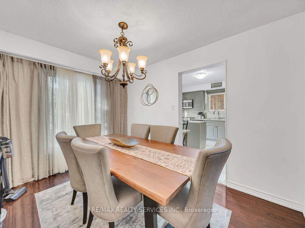 Photo 12 of 158 Fanshawe Drive, Brampton, Heart Lake West — HOMEH