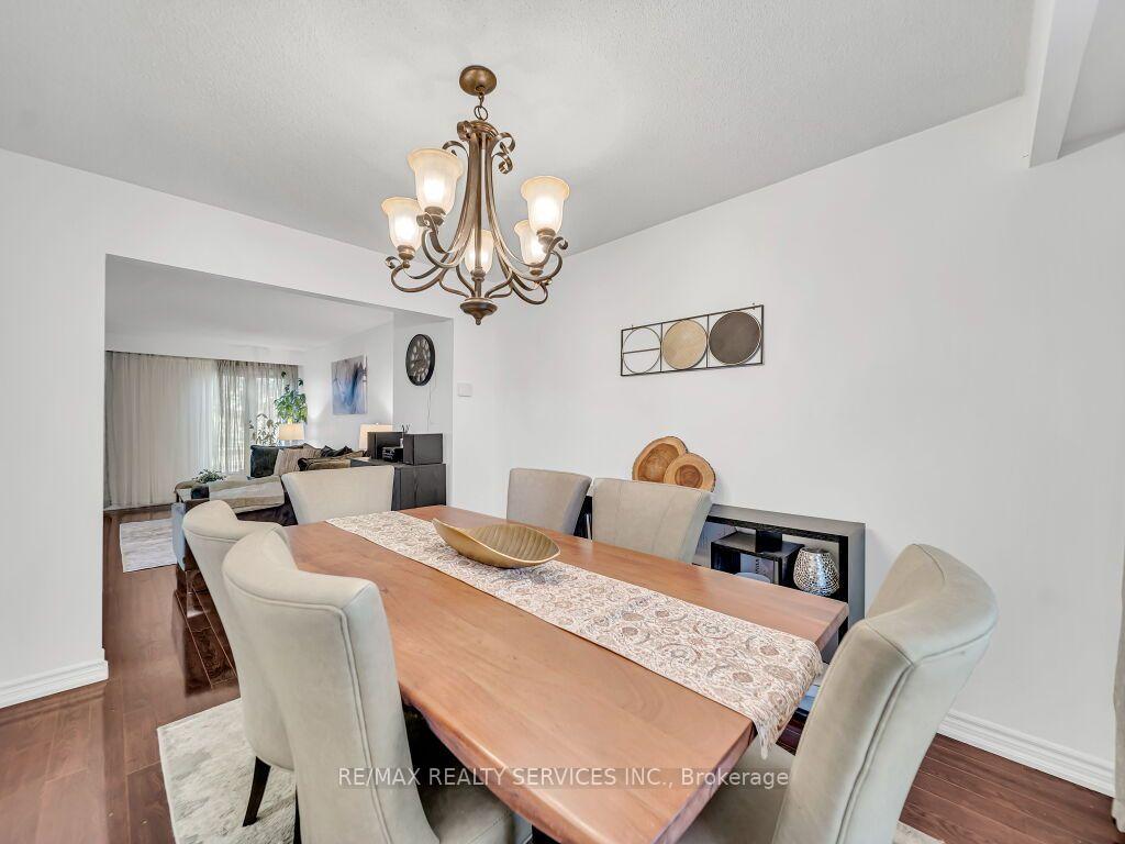 Photo 14 of 158 Fanshawe Drive, Brampton, Heart Lake West — HOMEH