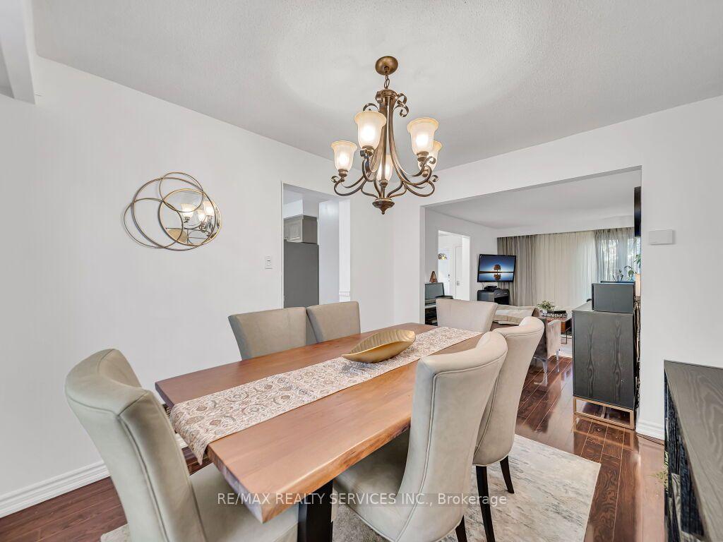 Photo 15 of 158 Fanshawe Drive, Brampton, Heart Lake West — HOMEH